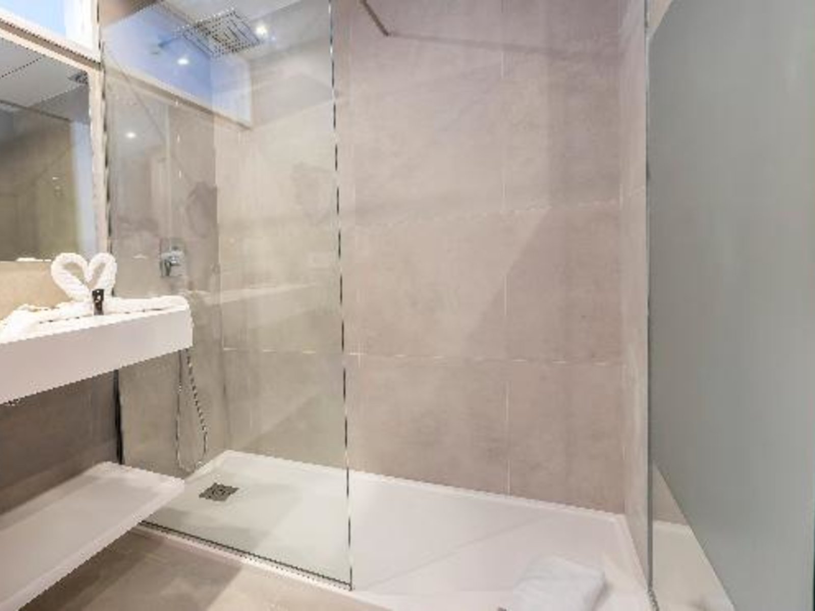 035 - Hotel Gran Sagitario.jpg