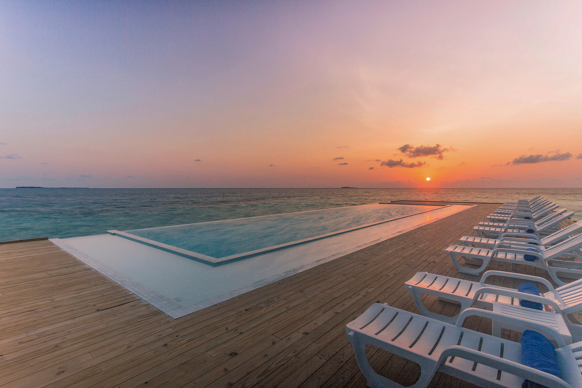 008 - Sandies Bathala.jpg