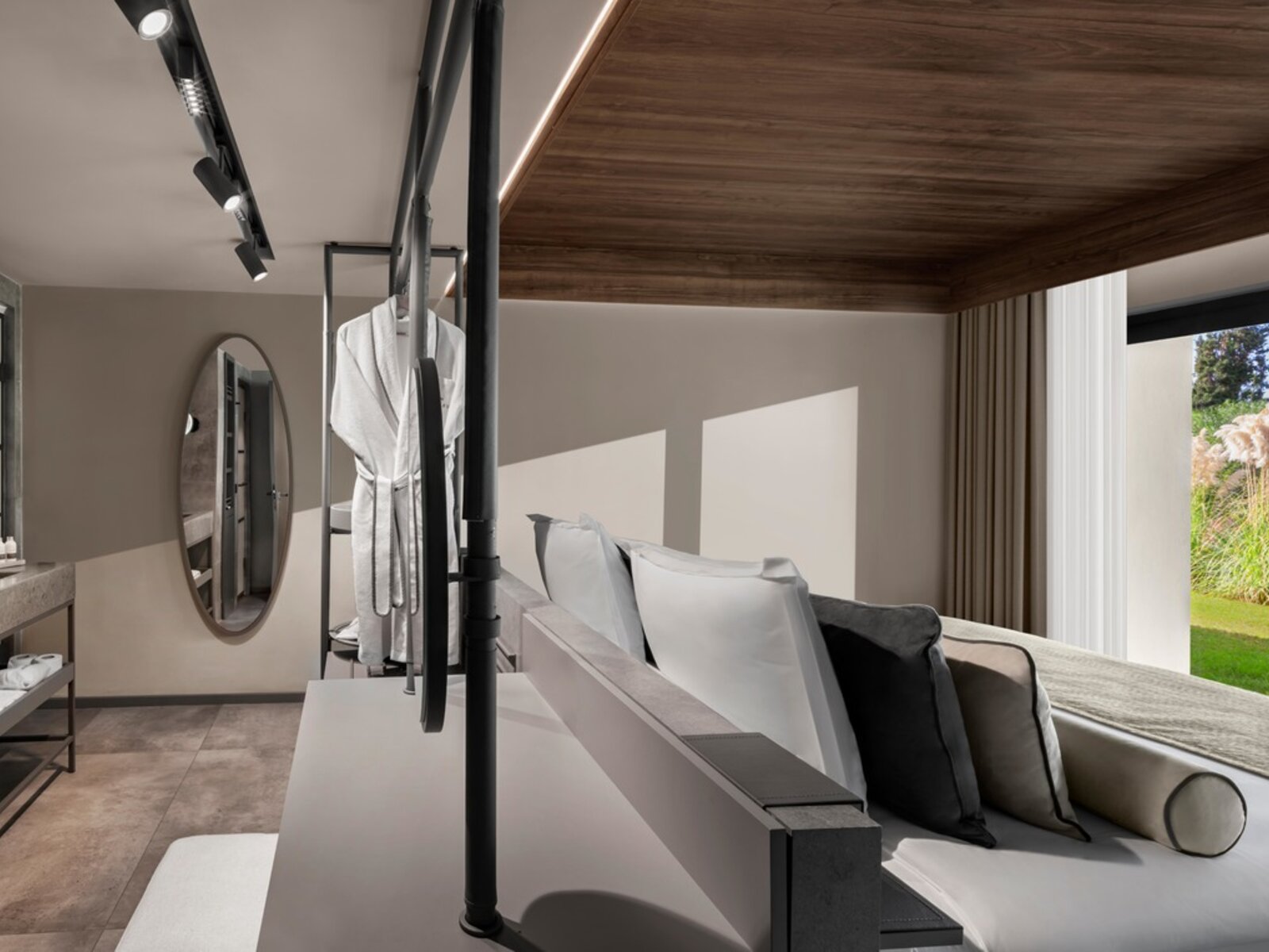 040 - PALOMA Finesse Side.jpg