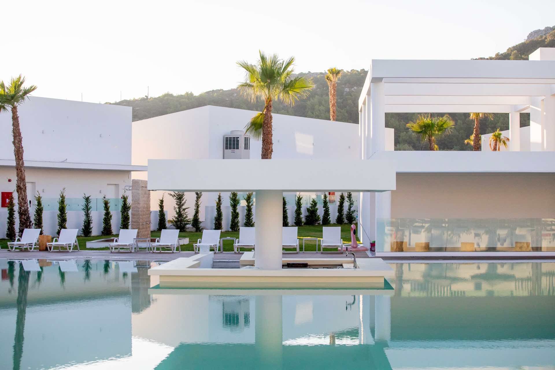 010 - White Dreams Resort.jpg