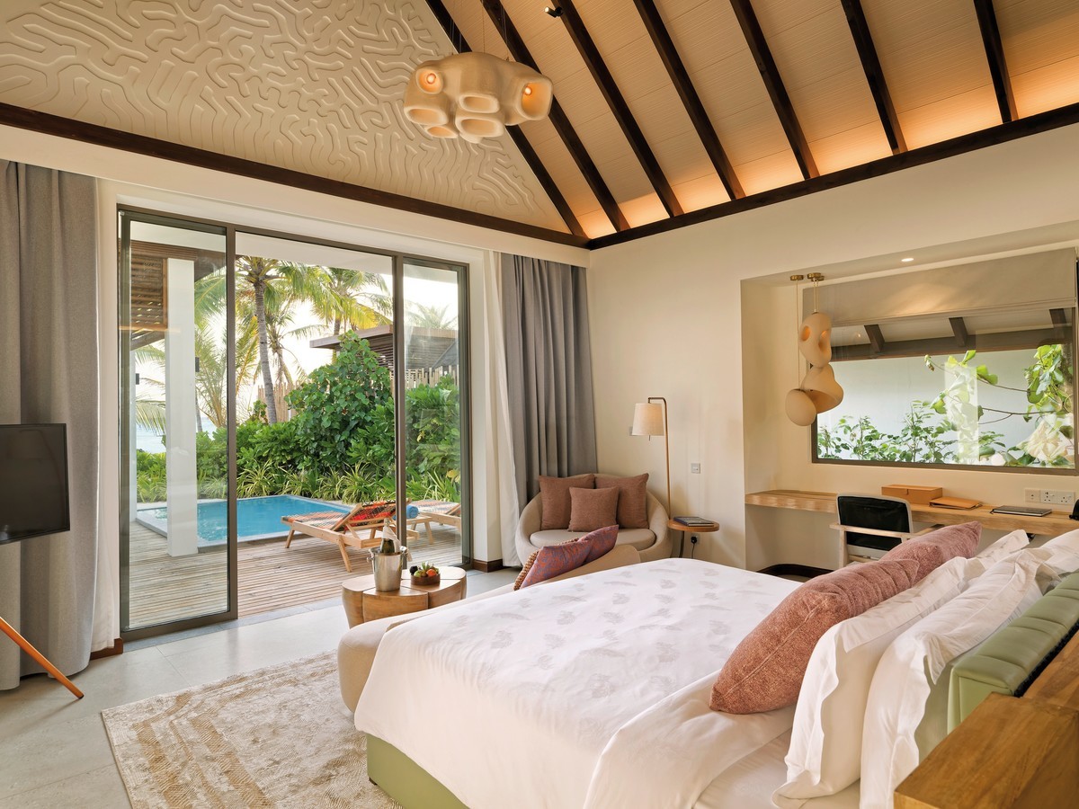 004 - Meyyafushi Maldives.jpg