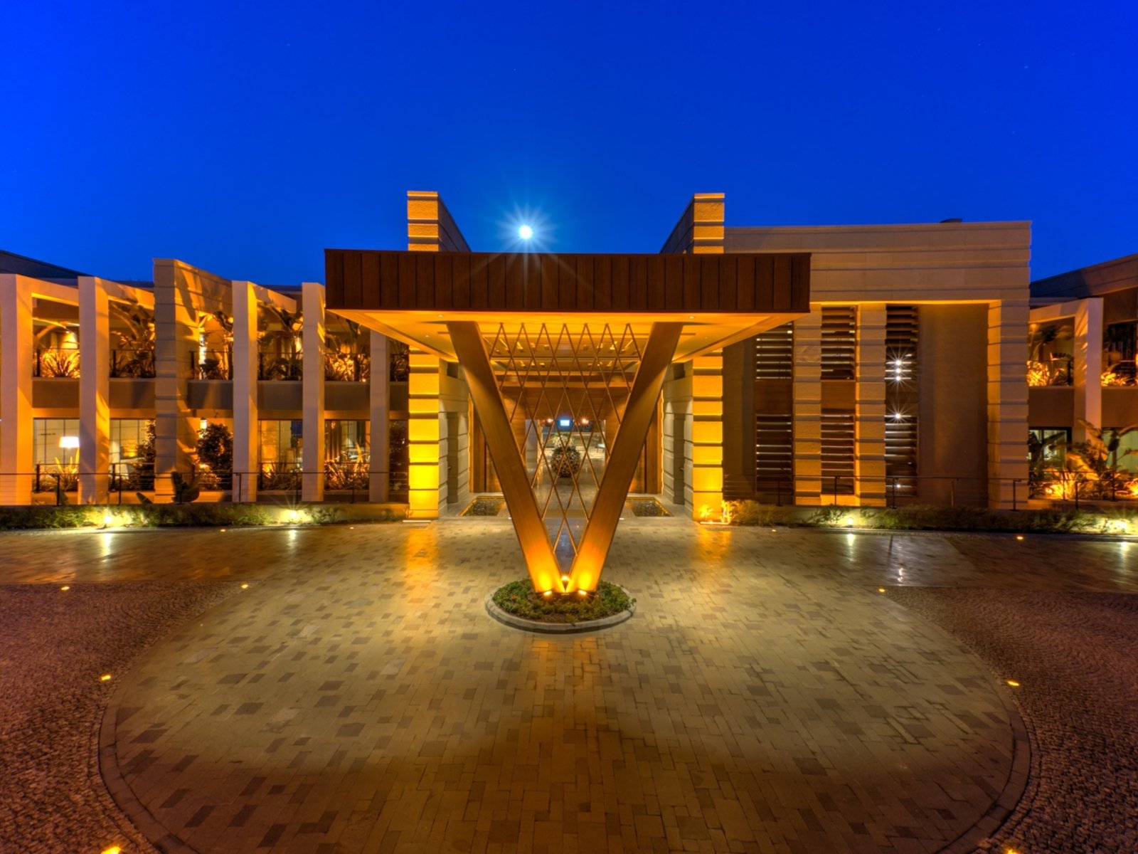 001 - Caresse a Luxury Collection Resort & Spa.jpg