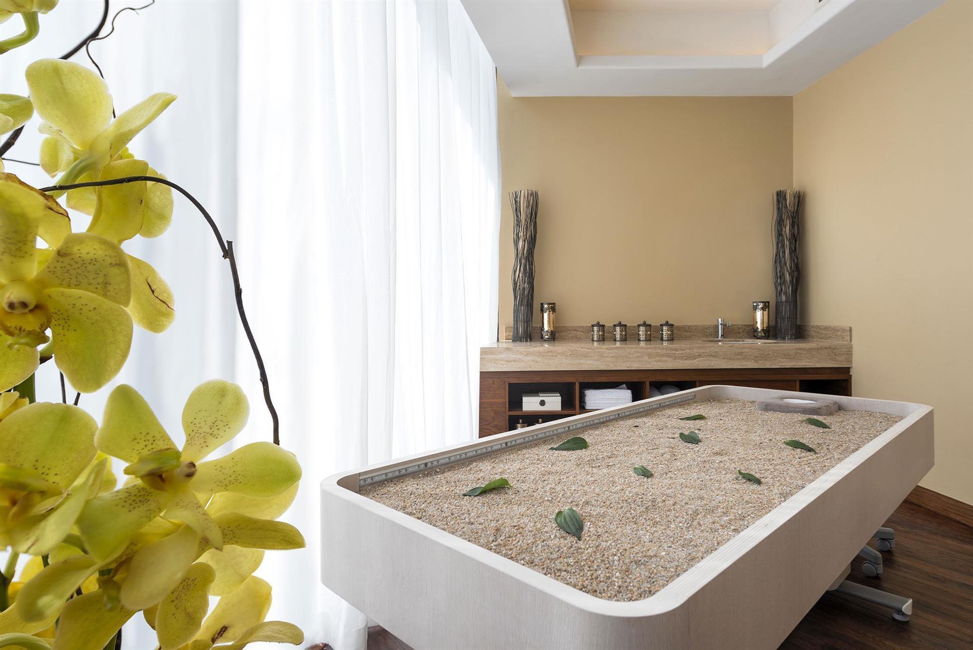 012 - The Retreat Palm Dubai MGallery by Sofitel.jpg