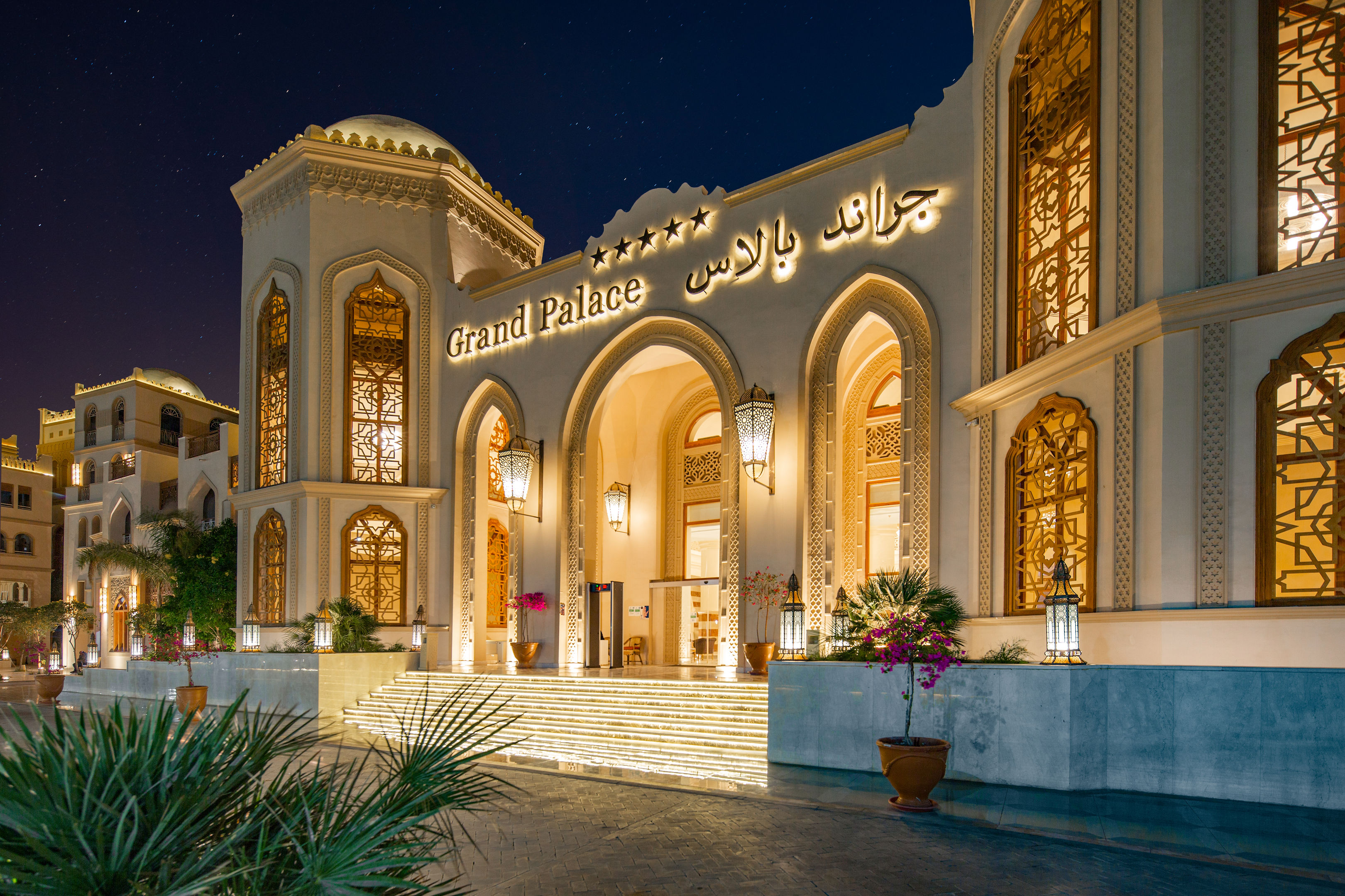 002 - The Grand Palace.jpg