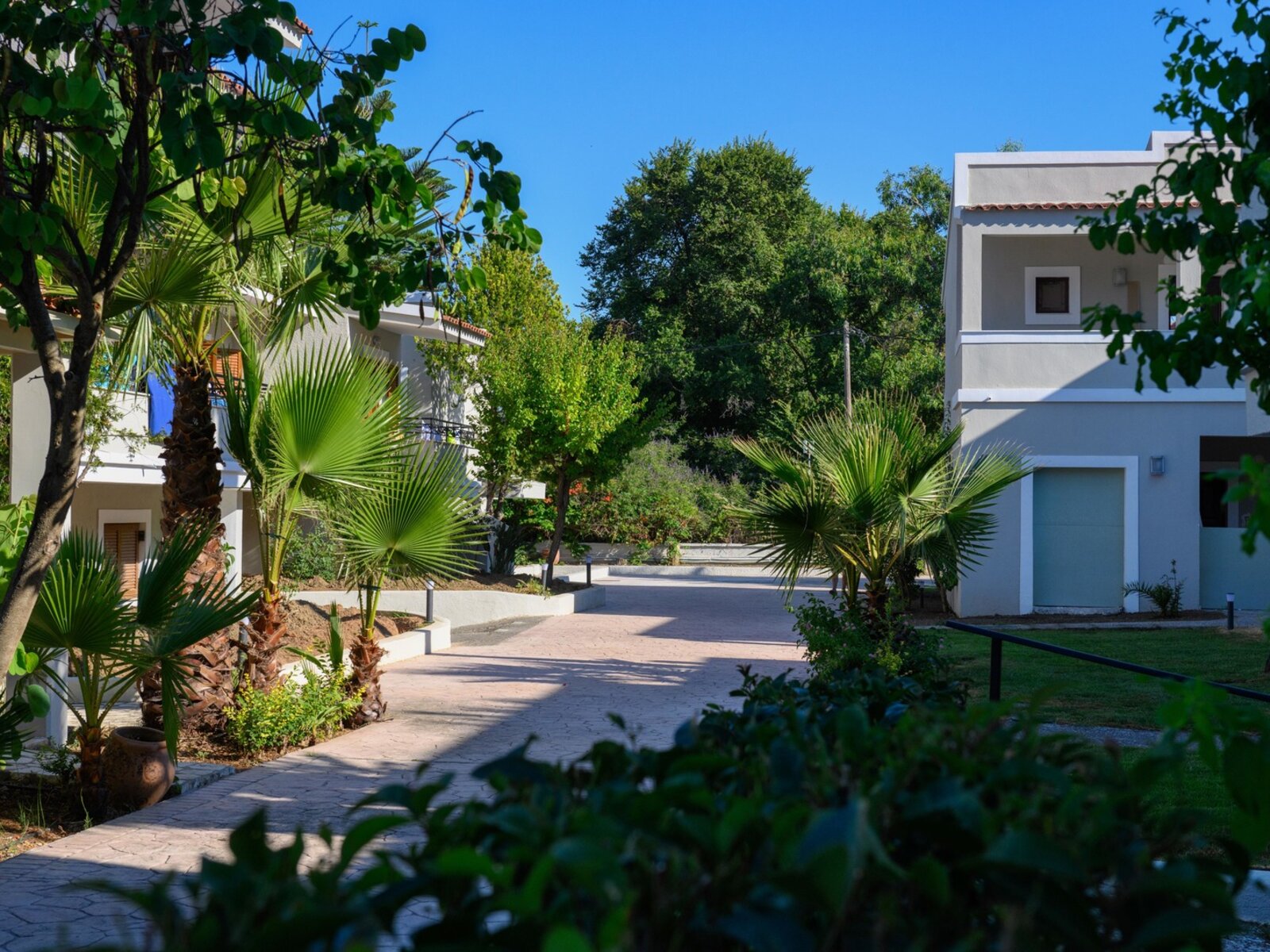 003 - Acharavi Mare.jpg