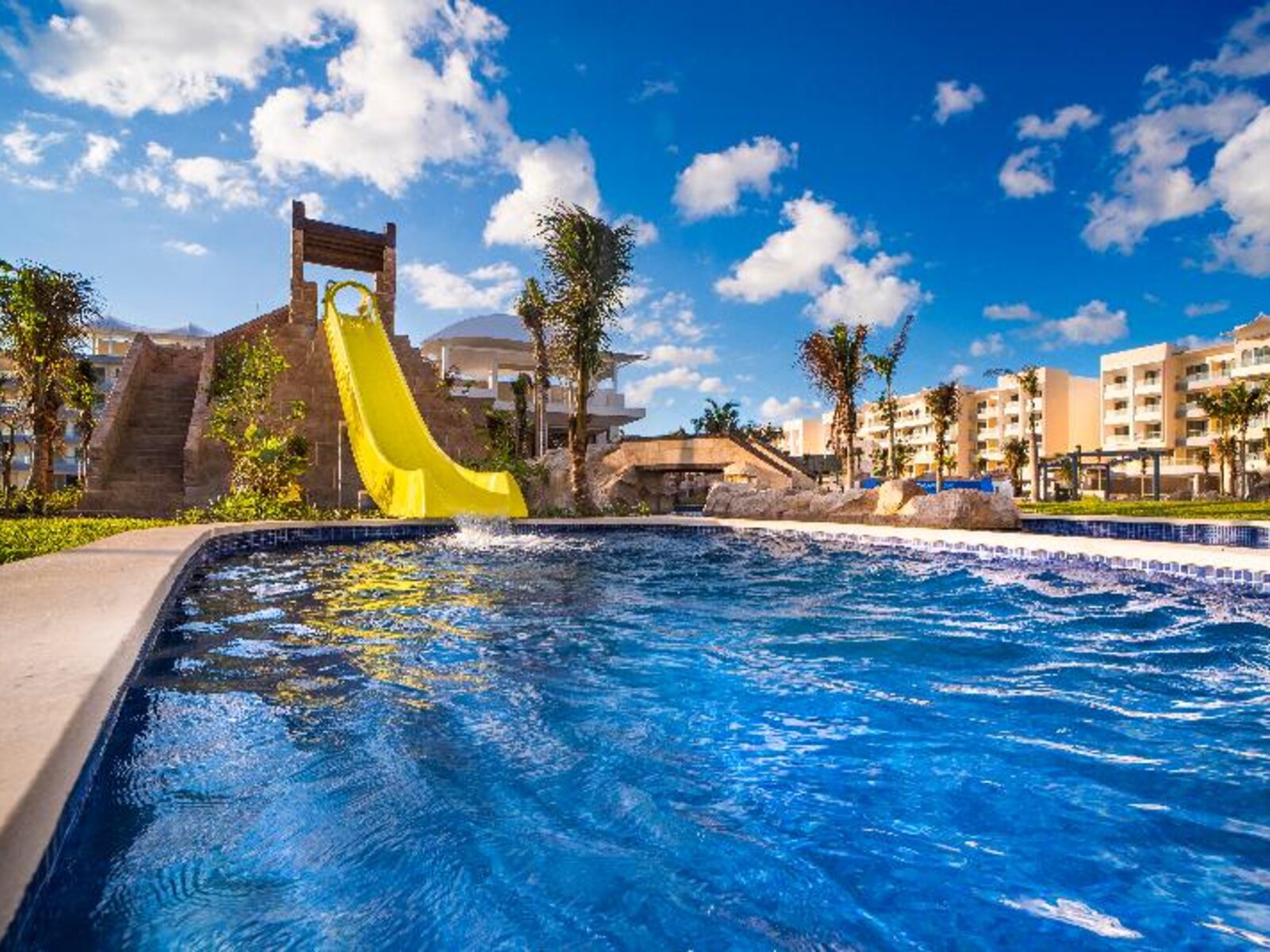 006 - Planet Hollywood Beach Resort Cancun .jpg