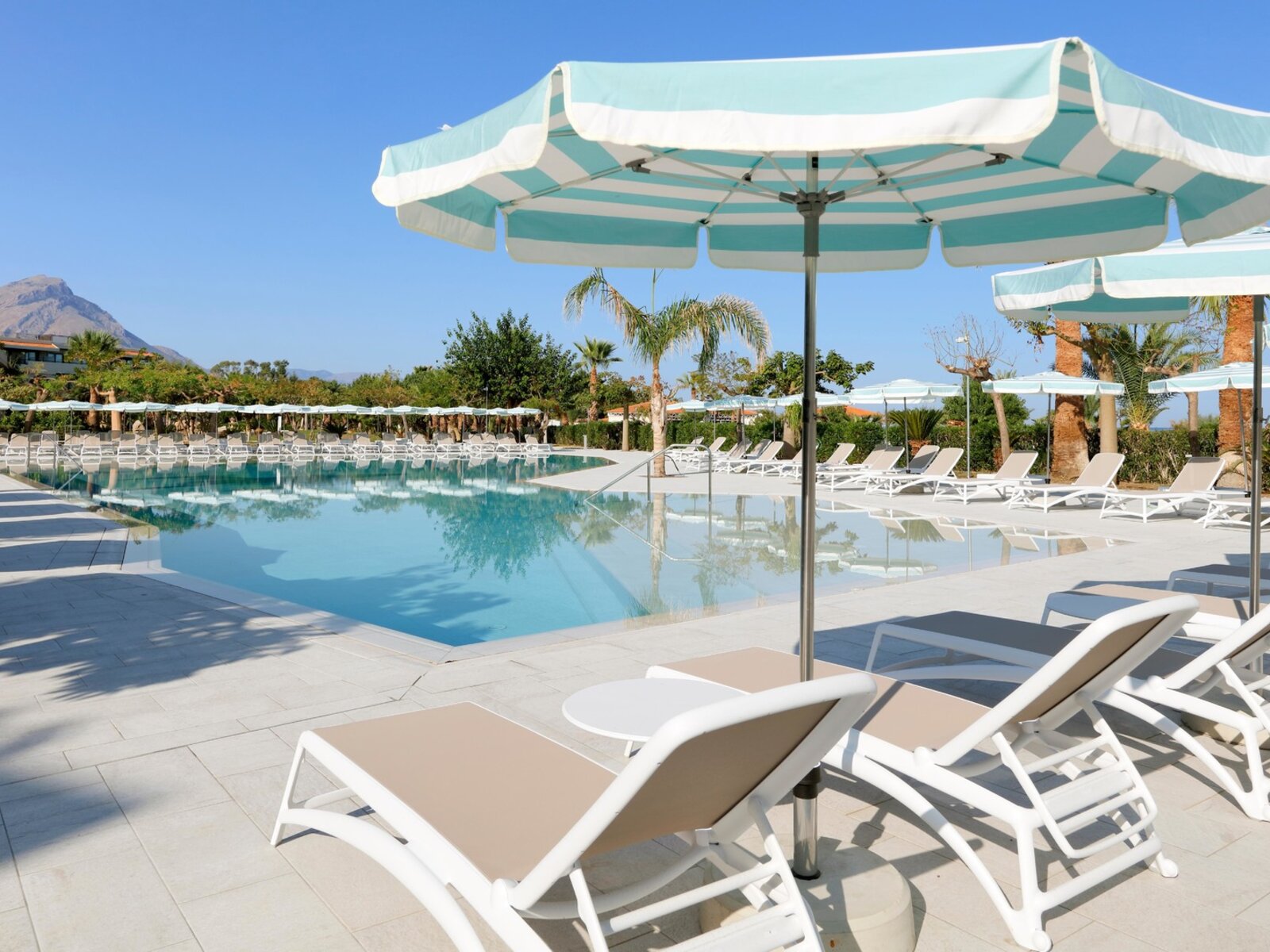 016 - Grand Palladium Sicilia Resort & Spa.jpg