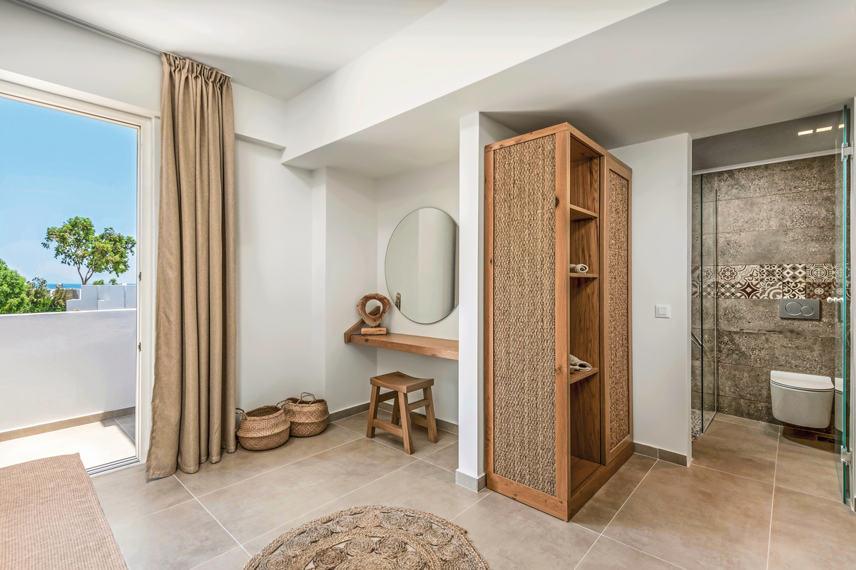 010 - Absolute Kiotari.jpg