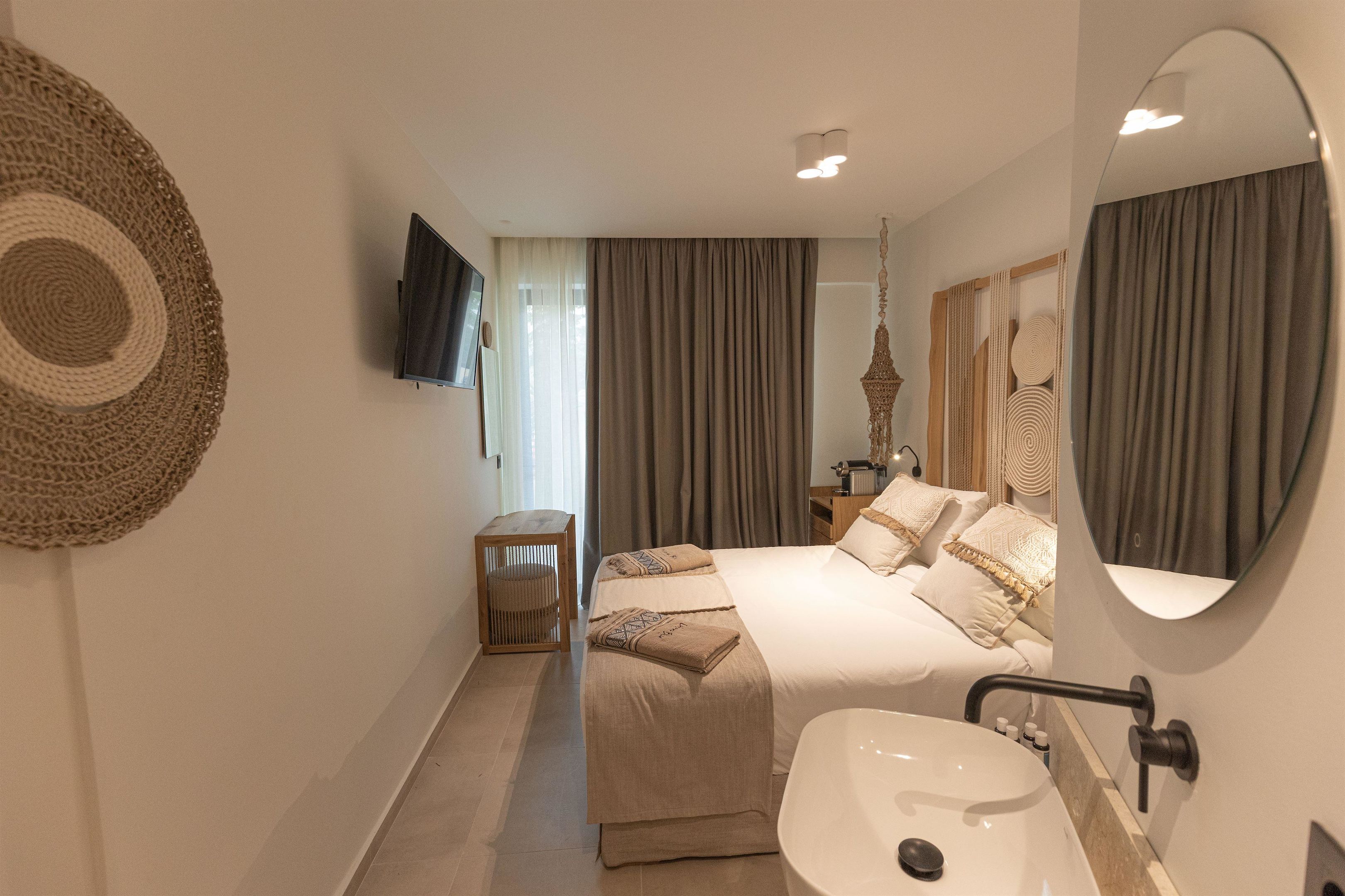 047 - Cabana Blu Hotel & Suites.jpg