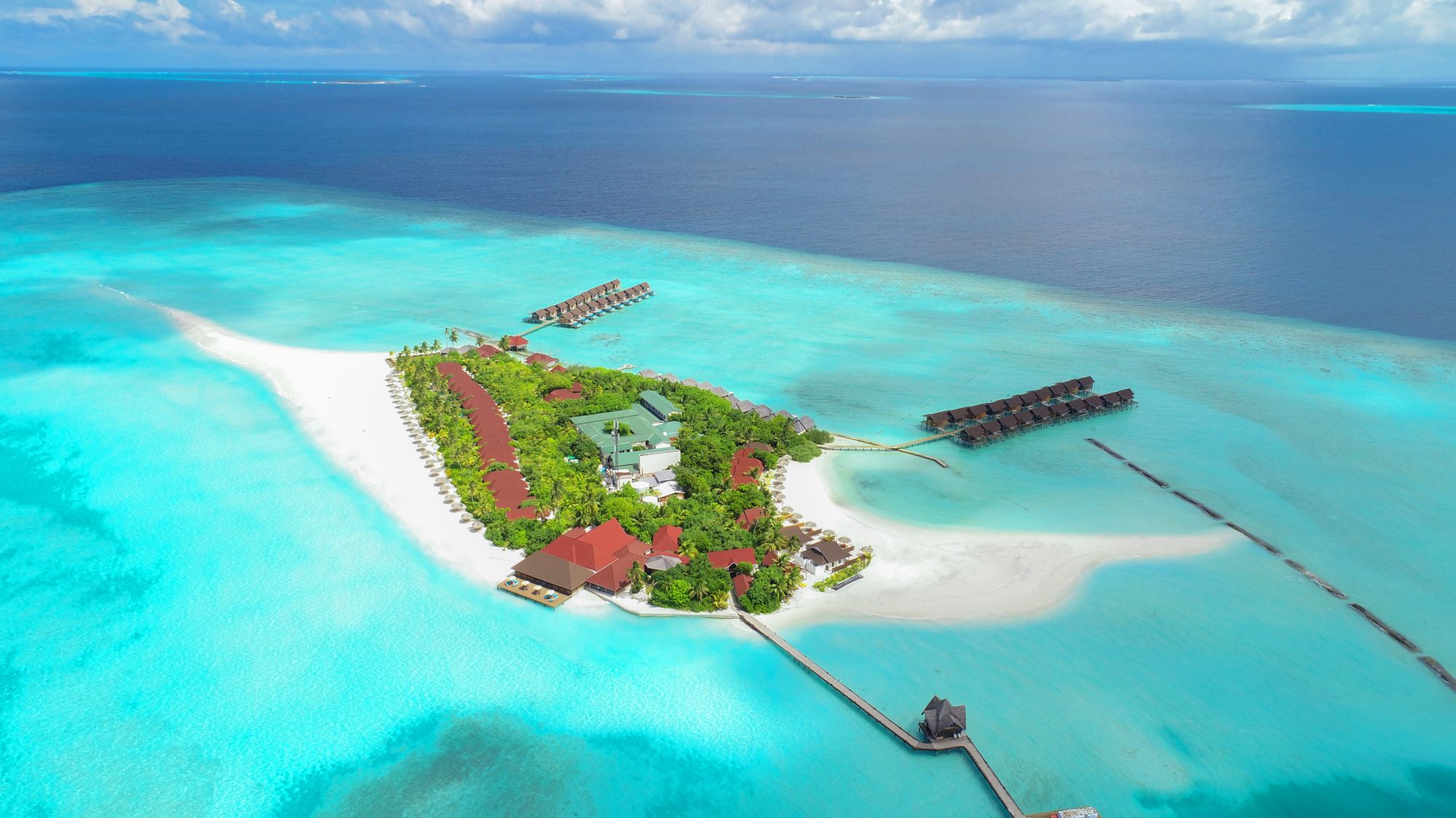 001 - Dhigufaru Island Resort.jpg