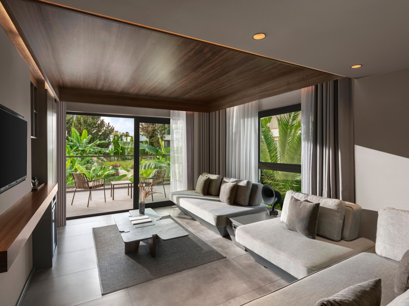 045 - PALOMA Finesse Side.jpg