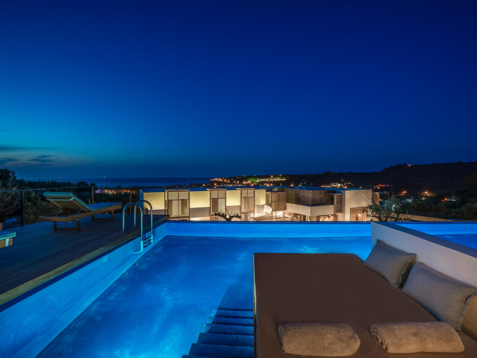 85032610 - Zante Maris Suites.jpg