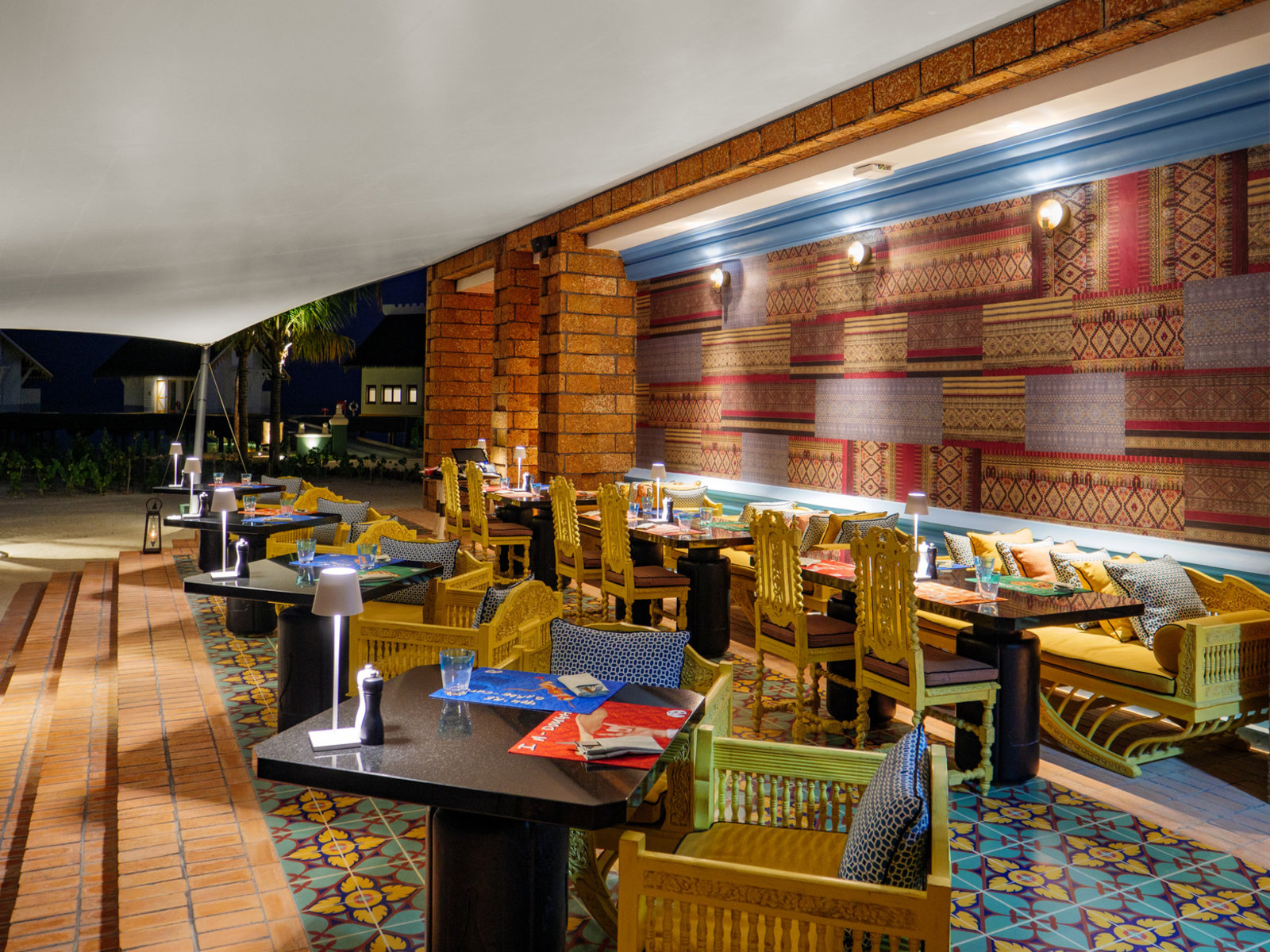 014 - SAii Lagoon Maldives, Curio Collection by Hilton.jpg