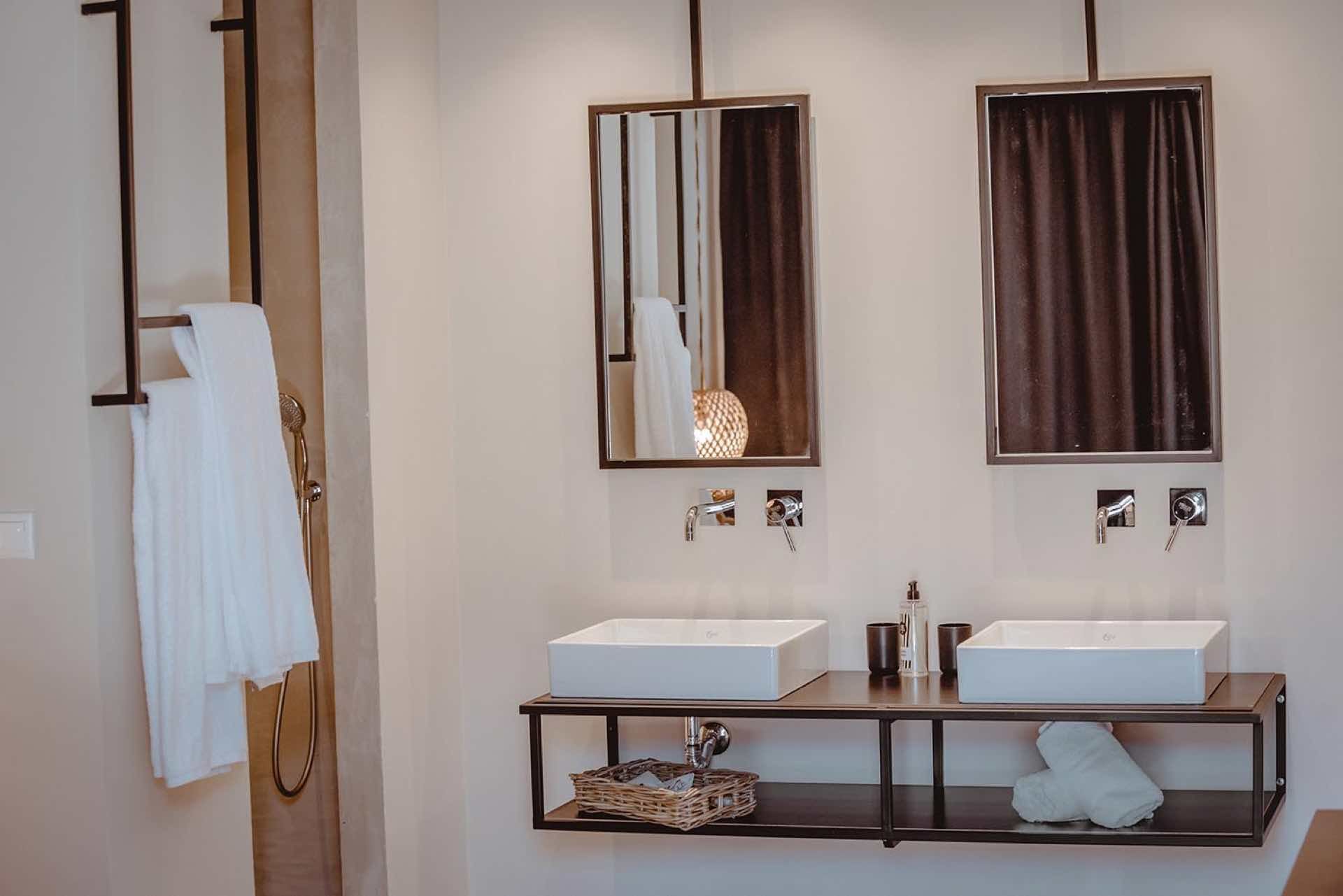 007 - The Z Club Hotel .jpg