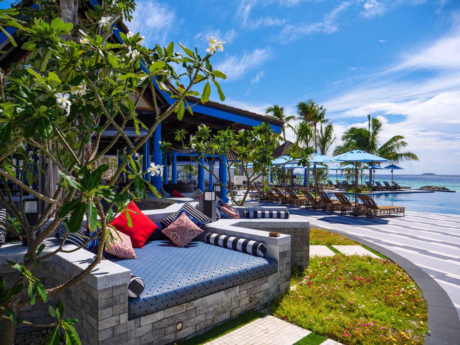 006 - SAii Lagoon Maldives, Curio Collection by Hilton.jpg