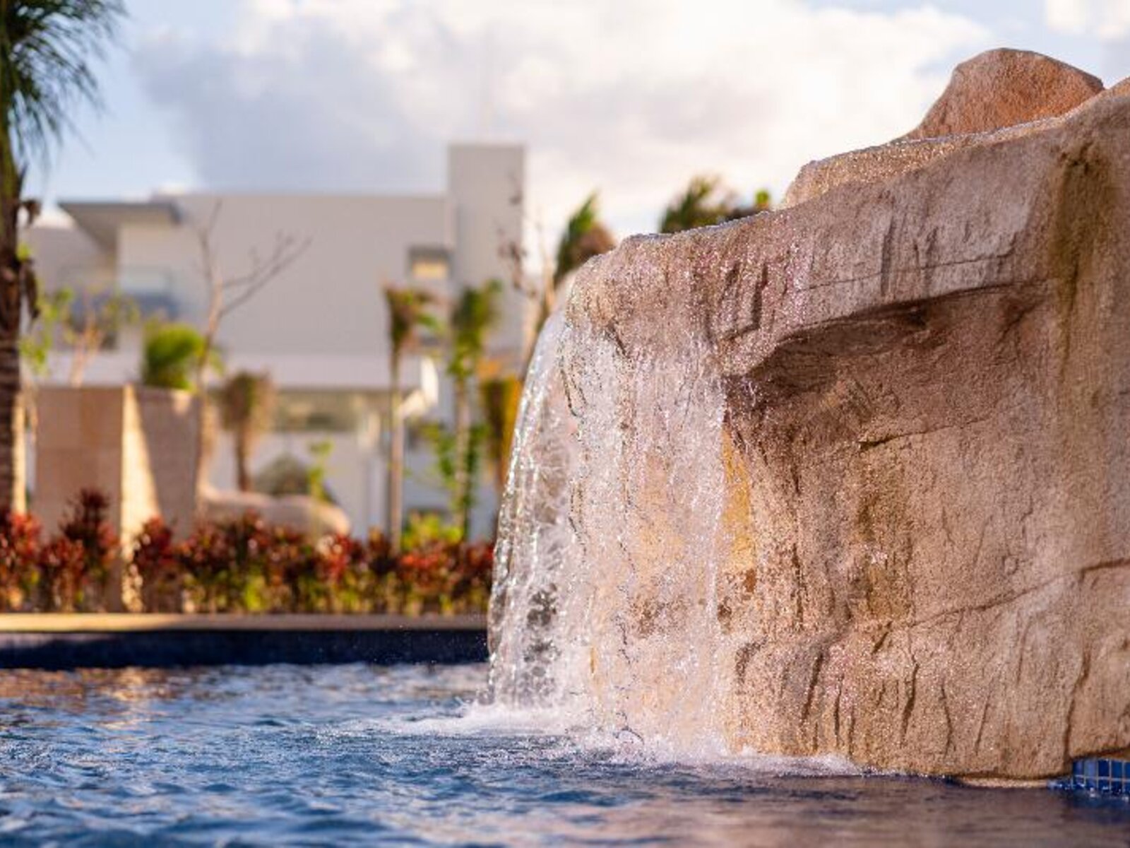 010 - Planet Hollywood Beach Resort Cancun .jpg