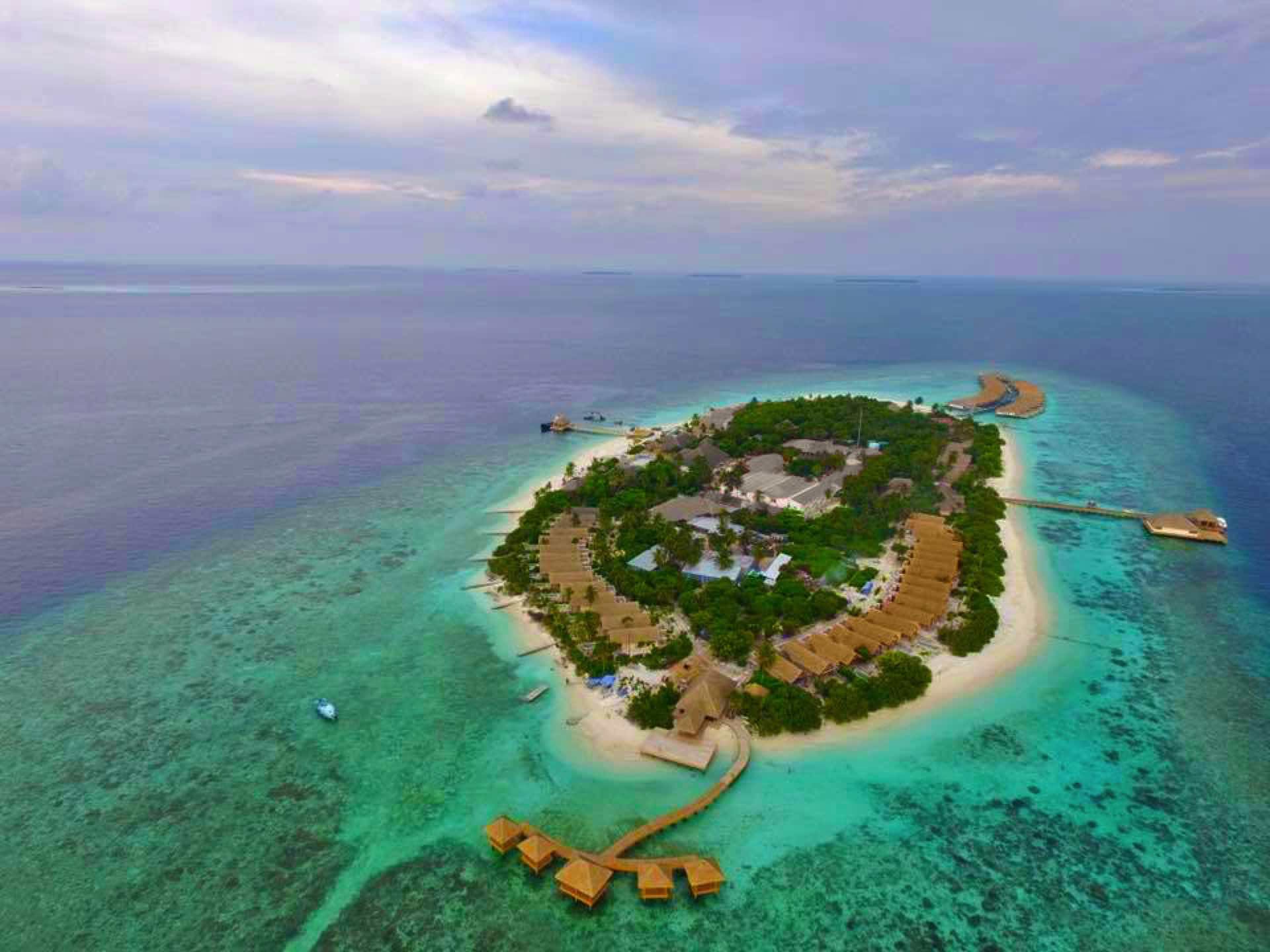 85334130 - Kudafushi Resort & Spa.jpg