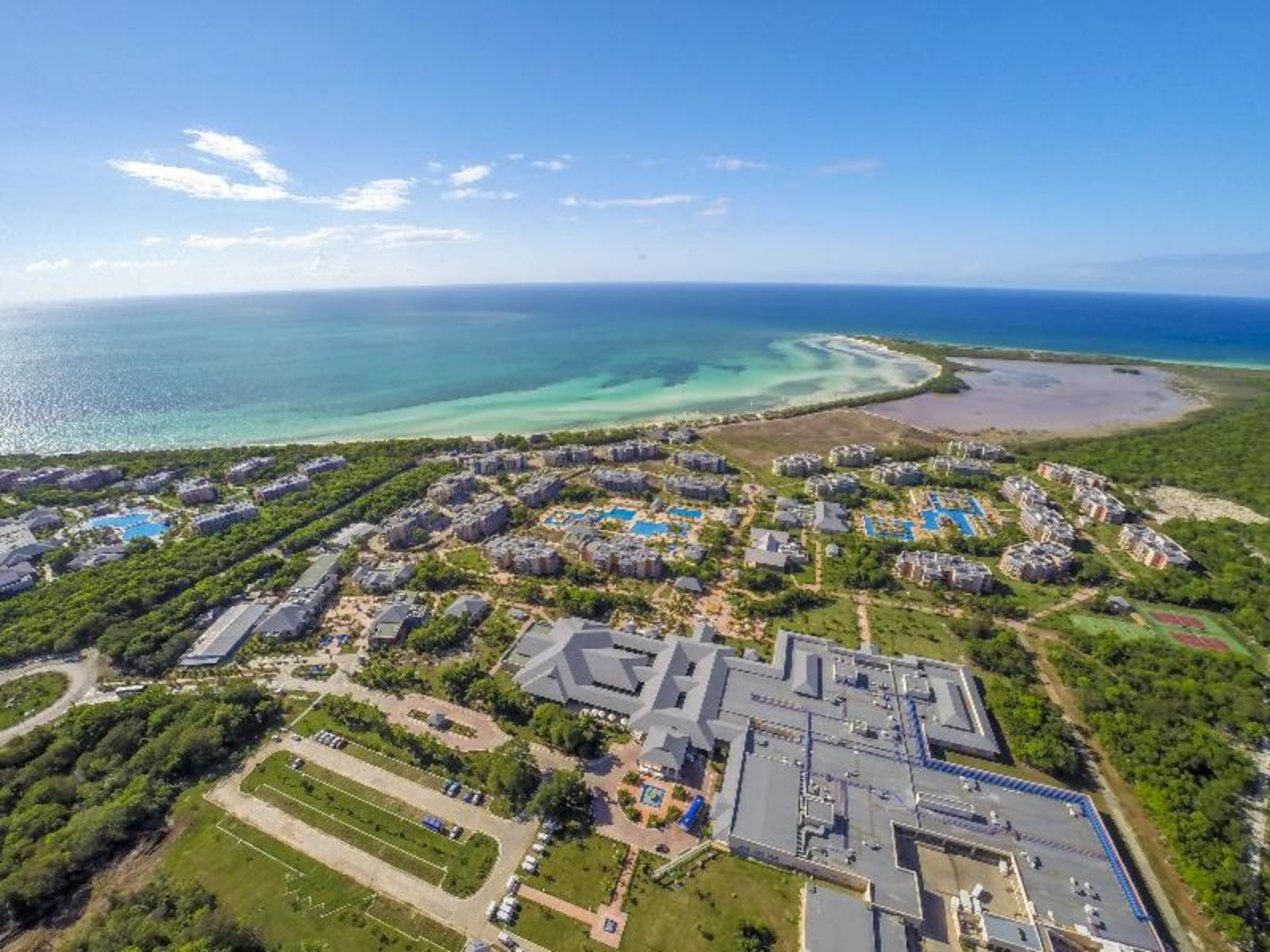 023 - Melia Jardines del Rey.jpg