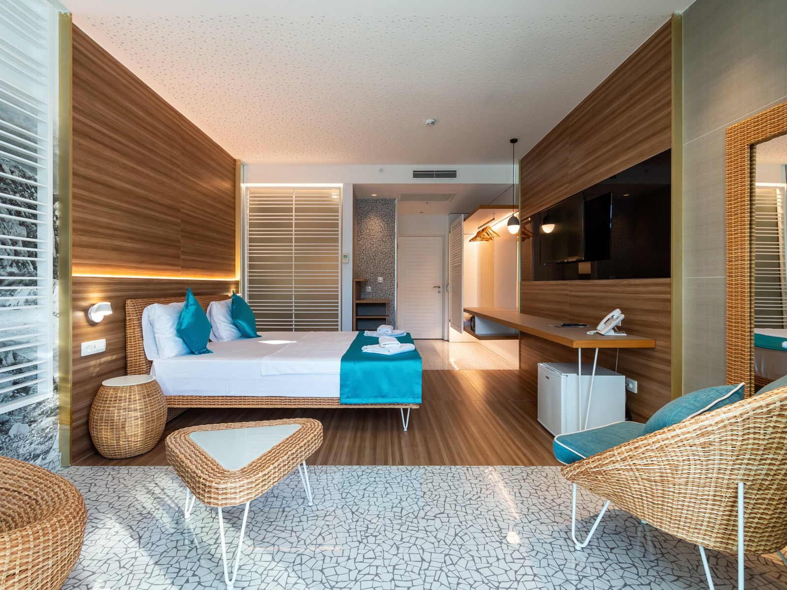 006 - Carine Hotel Kumbor .jpg