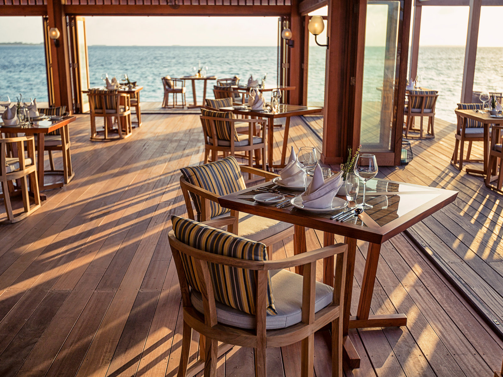 9150242 - Hurawalhi Island Resort Maldives.jpg