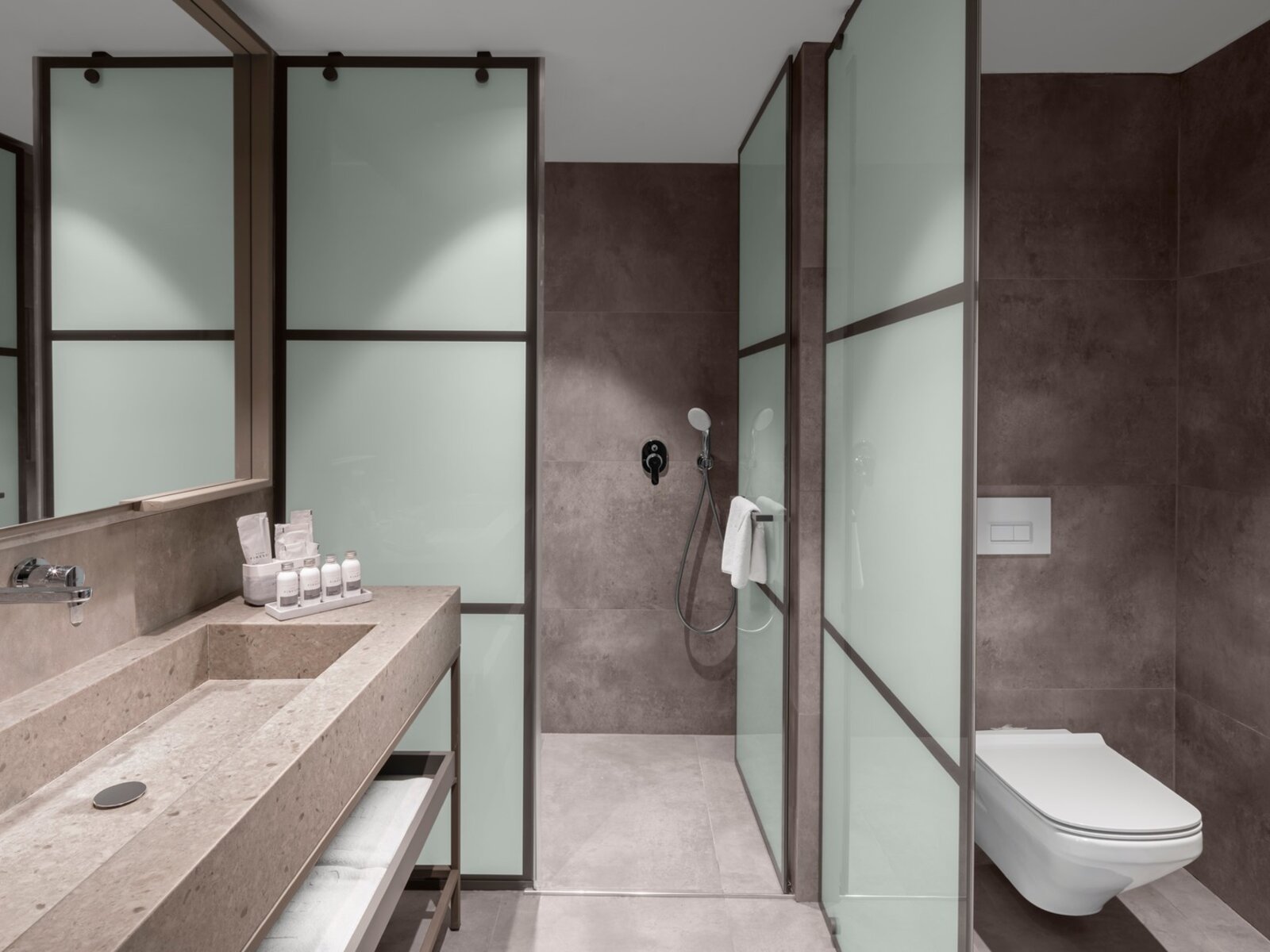 029 - PALOMA Finesse Side.jpg