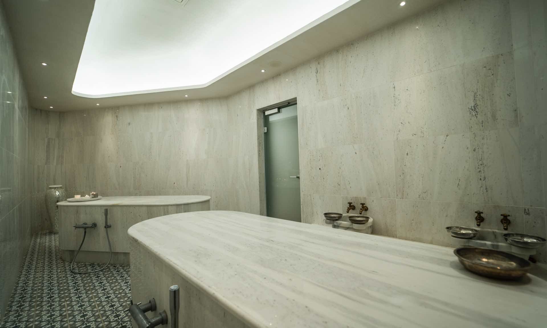 225392581 - Wave Resort.jpg