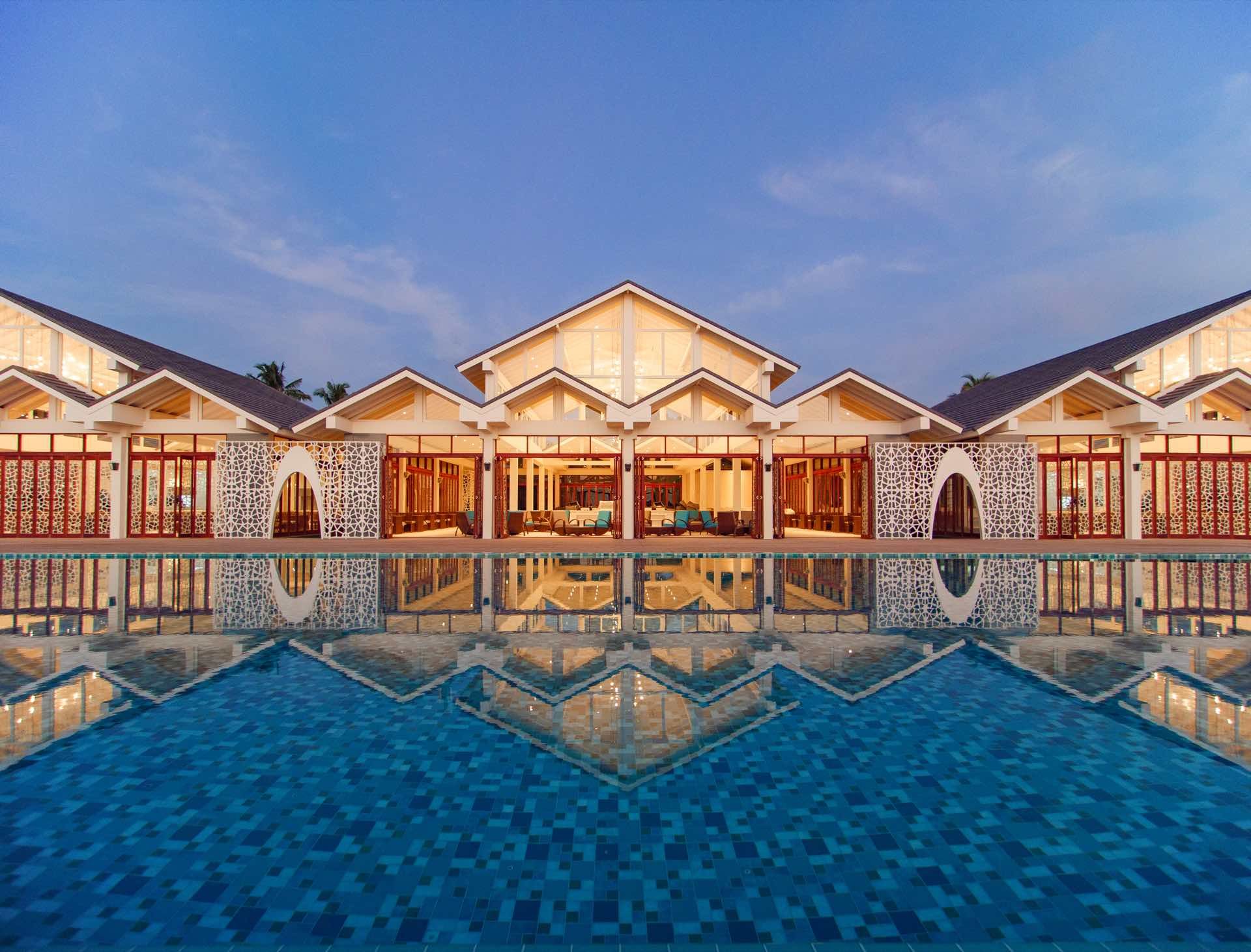 002 - The Standard, Huruvalhi Maldives.jpg