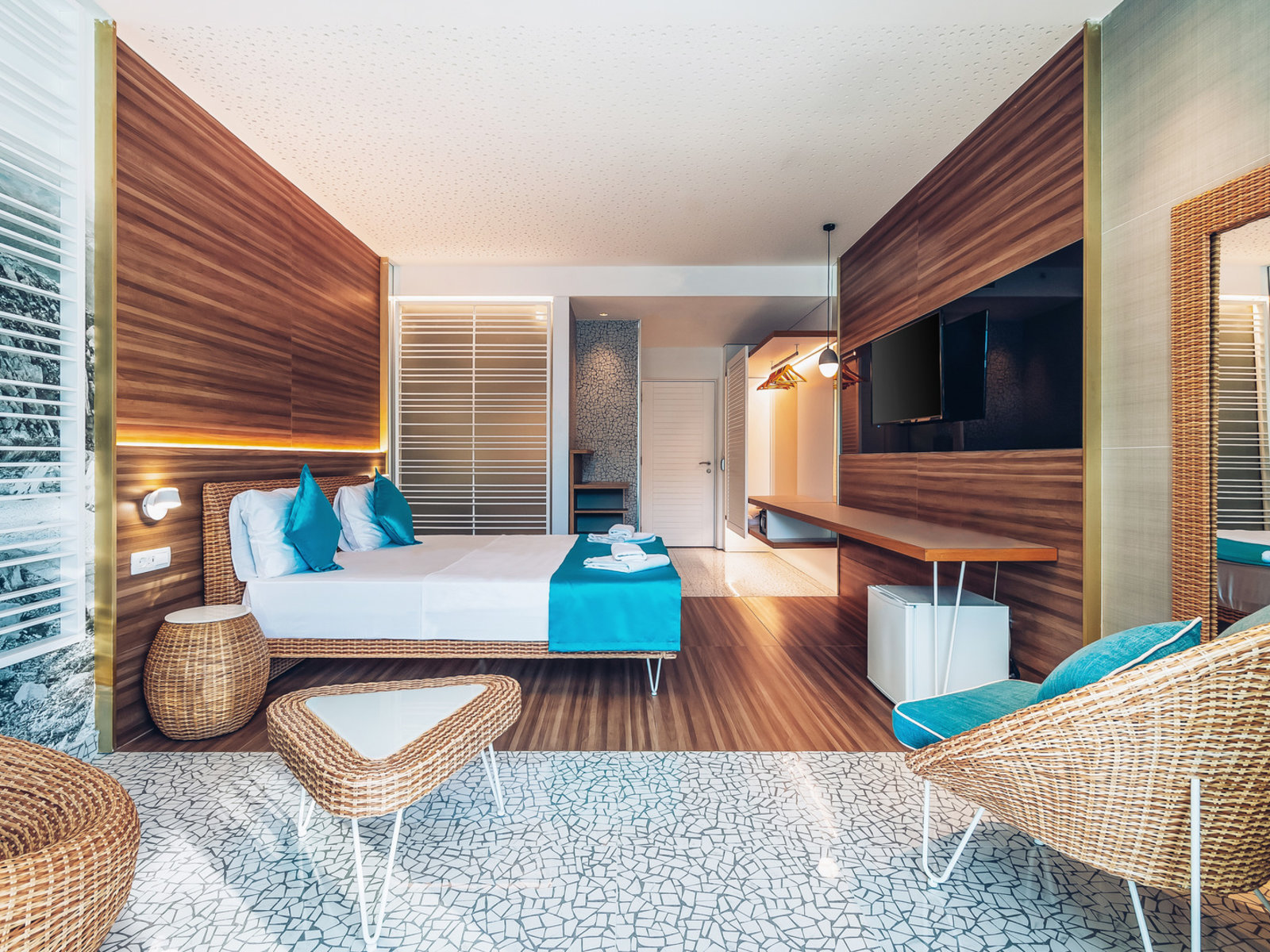 007 - Carine Hotel Kumbor .jpg