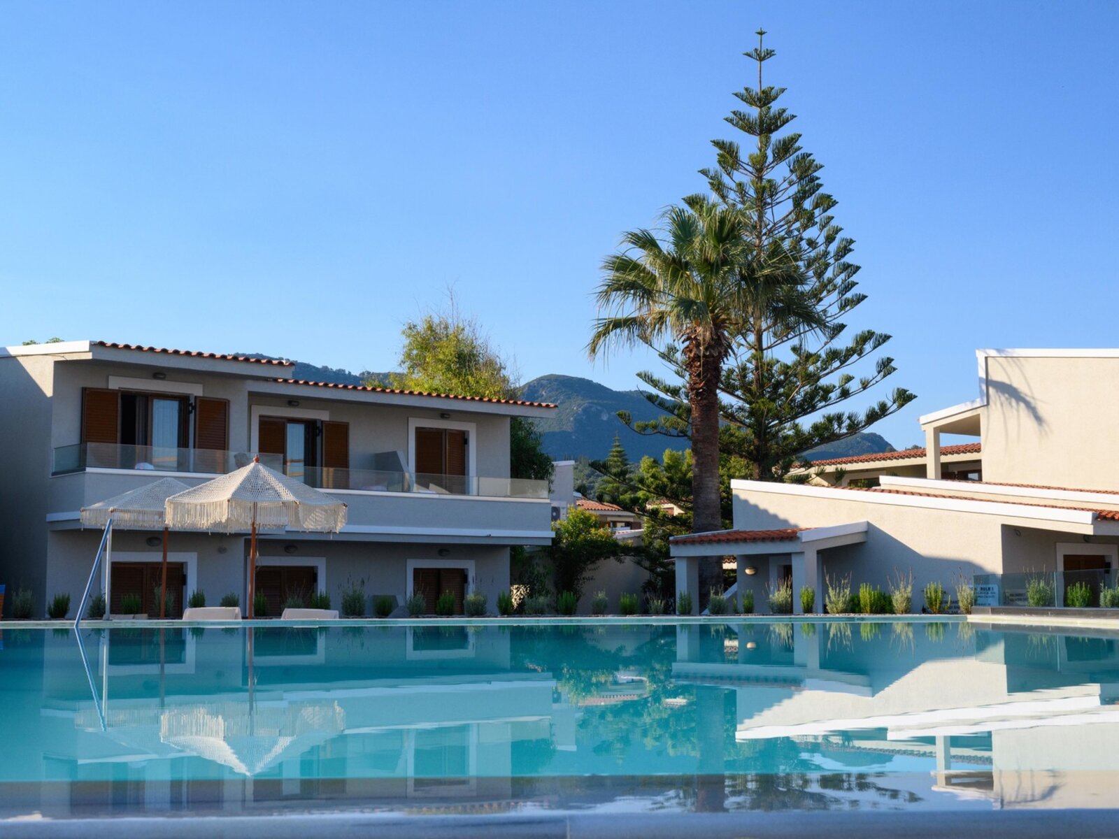 010 - Acharavi Mare.jpg