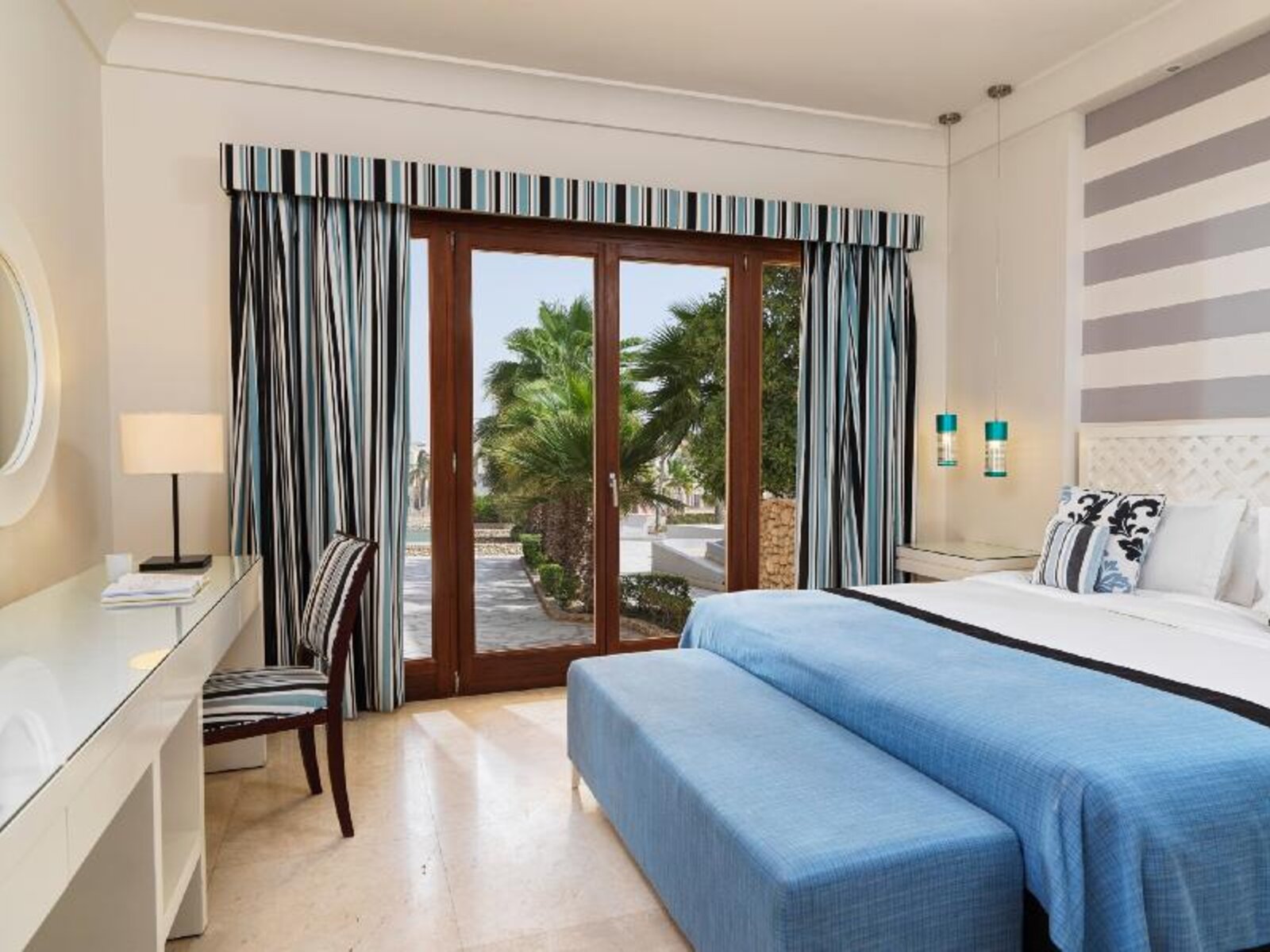 025 - Juweira Boutique.jpg