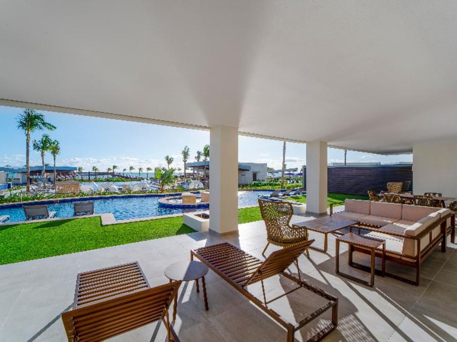 034 - Planet Hollywood Beach Resort Cancun .jpg