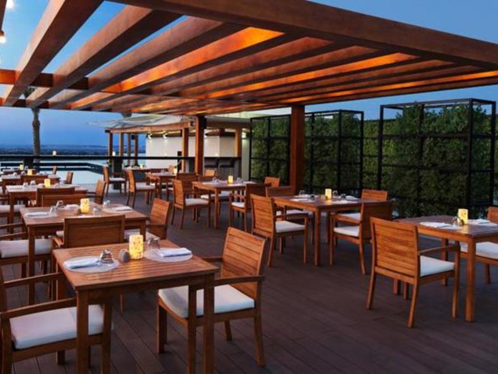 045 - DoubleTree by Hilton Dubai Jumeirah Beach.jpg