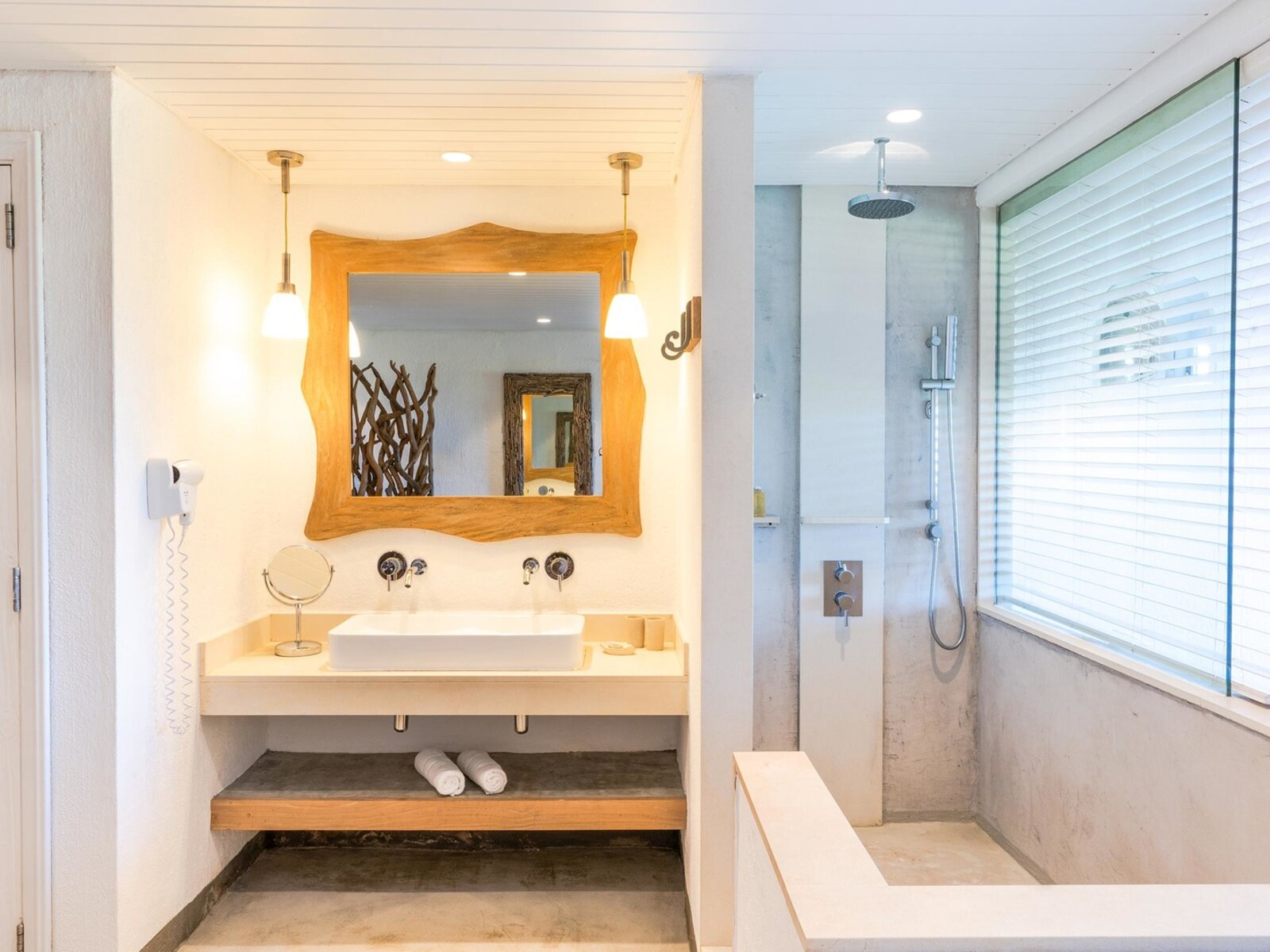 038 - Zilwa Attitude.jpg