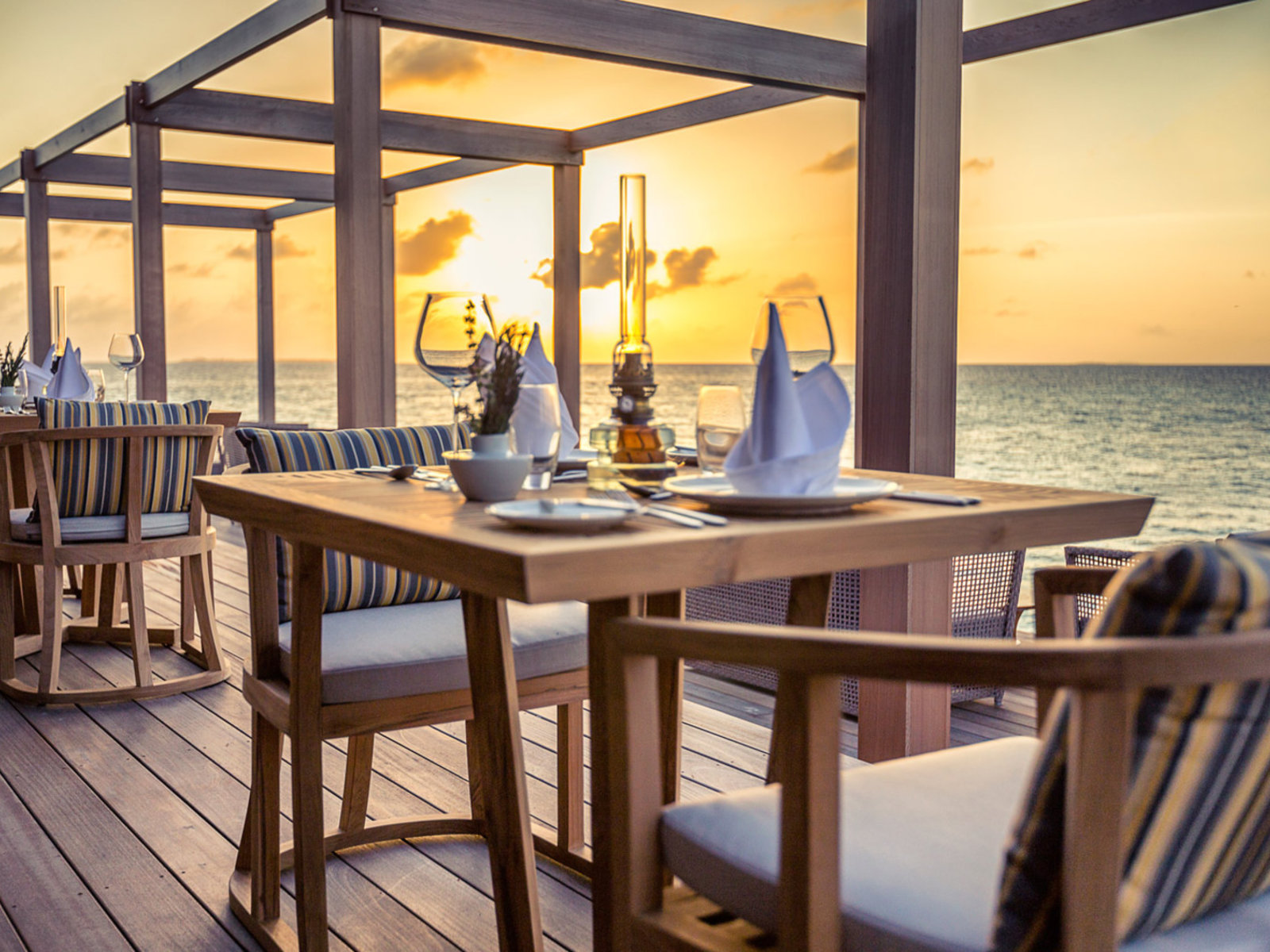 9150222 - Hurawalhi Island Resort Maldives.jpg