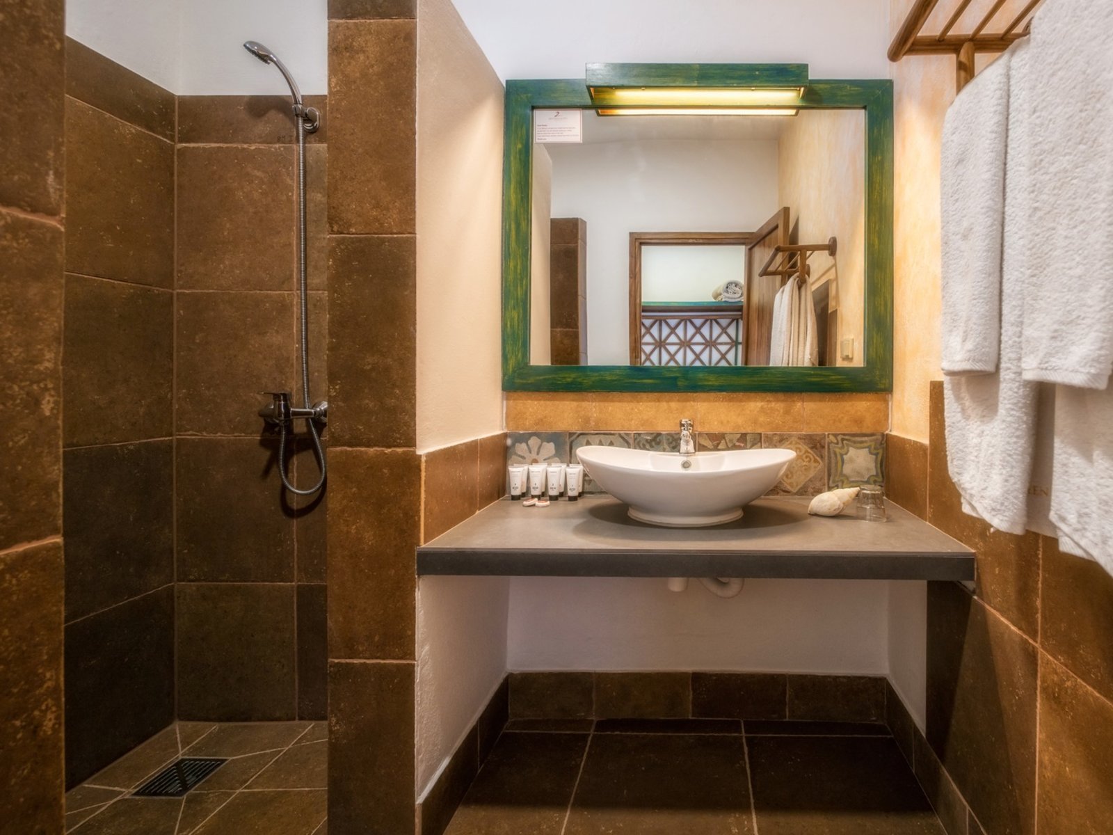 033 - Zanzibar Queen Hotel.jpg