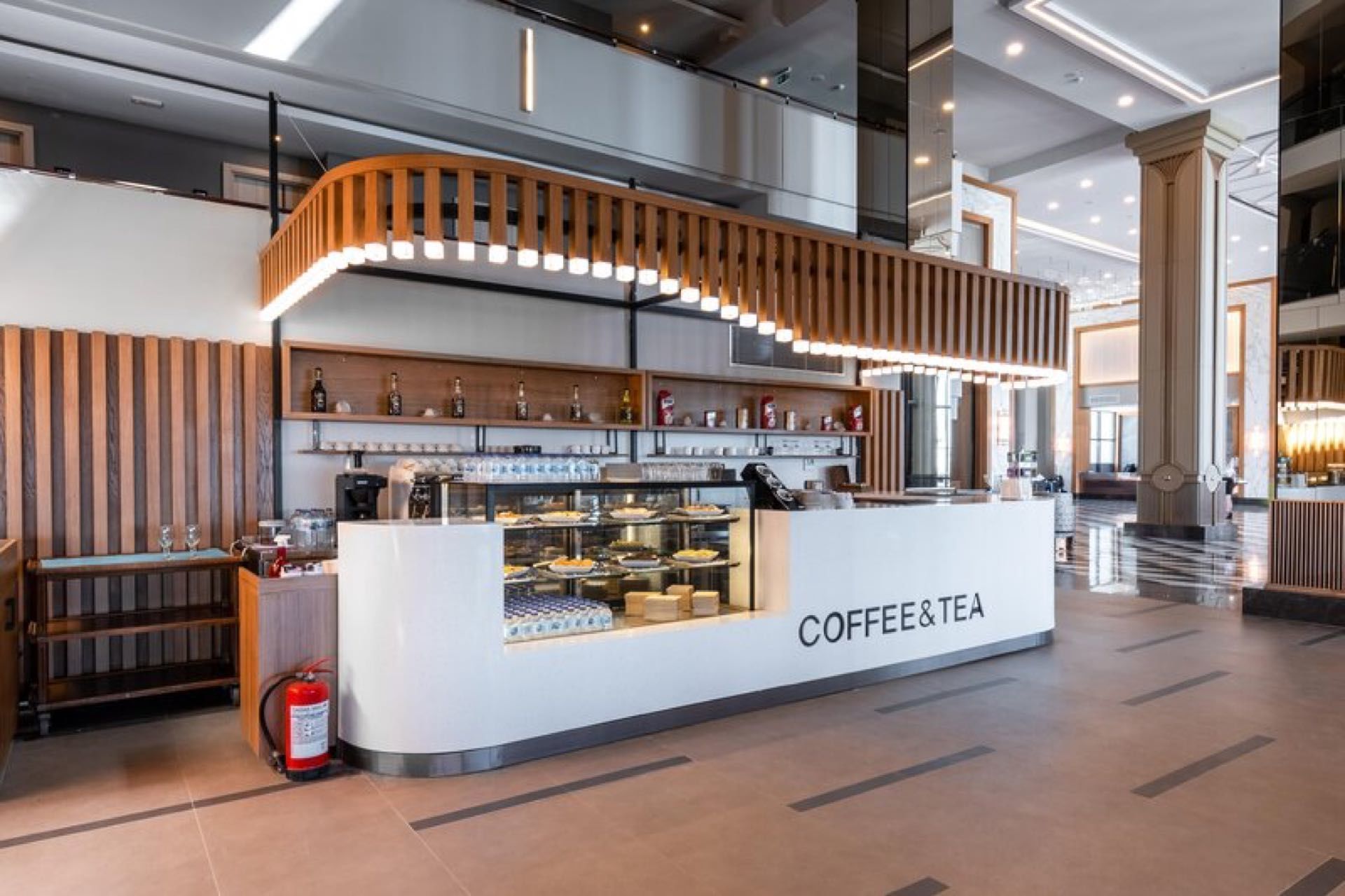 007 - Lago Hotel.jpg