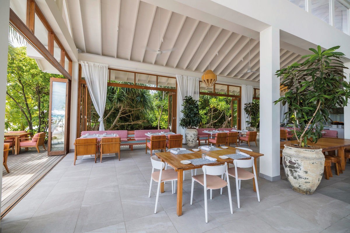 016 - The Standard, Huruvalhi Maldives.jpg