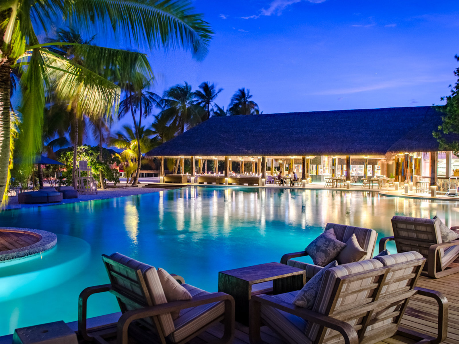 005 - Finolhu Resort.jpg