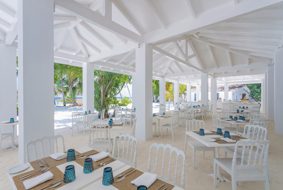 016 - Sandies Bathala.jpg