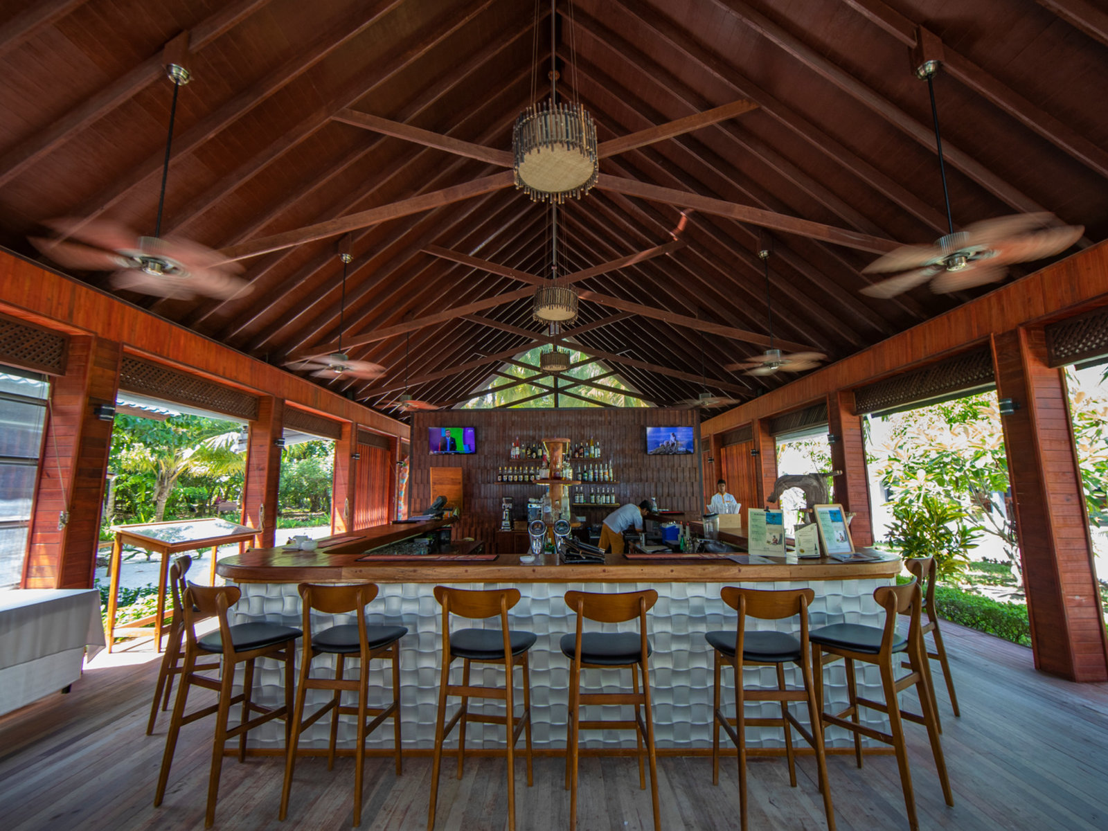 035 - Furaveri Island Resort & Spa.jpg