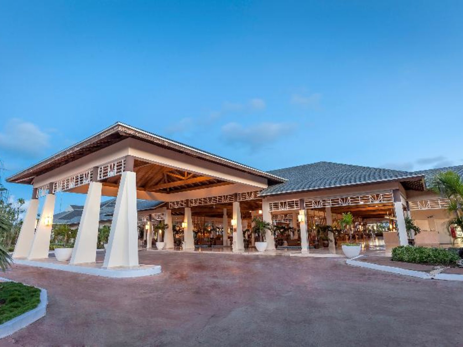 024 - Melia Jardines del Rey.jpg