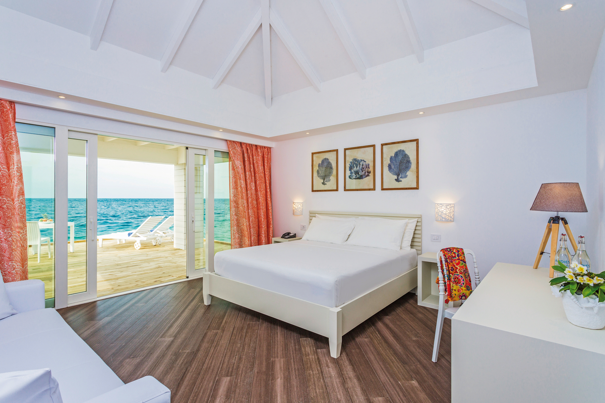 015 - Sandies Bathala.jpg