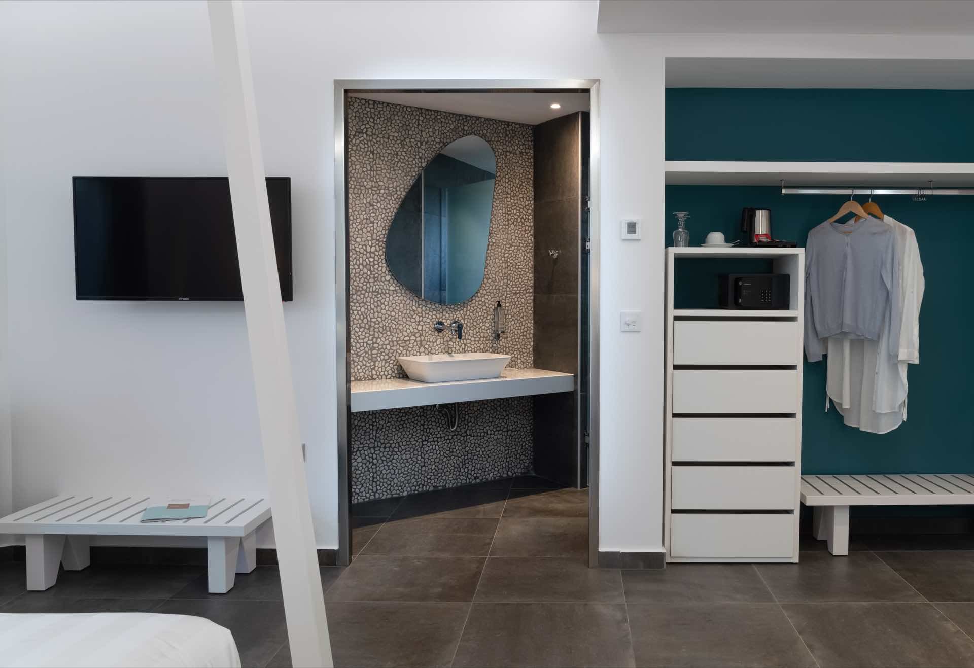 013 - Acharavi Vissalo by Acharavi Beach.jpg