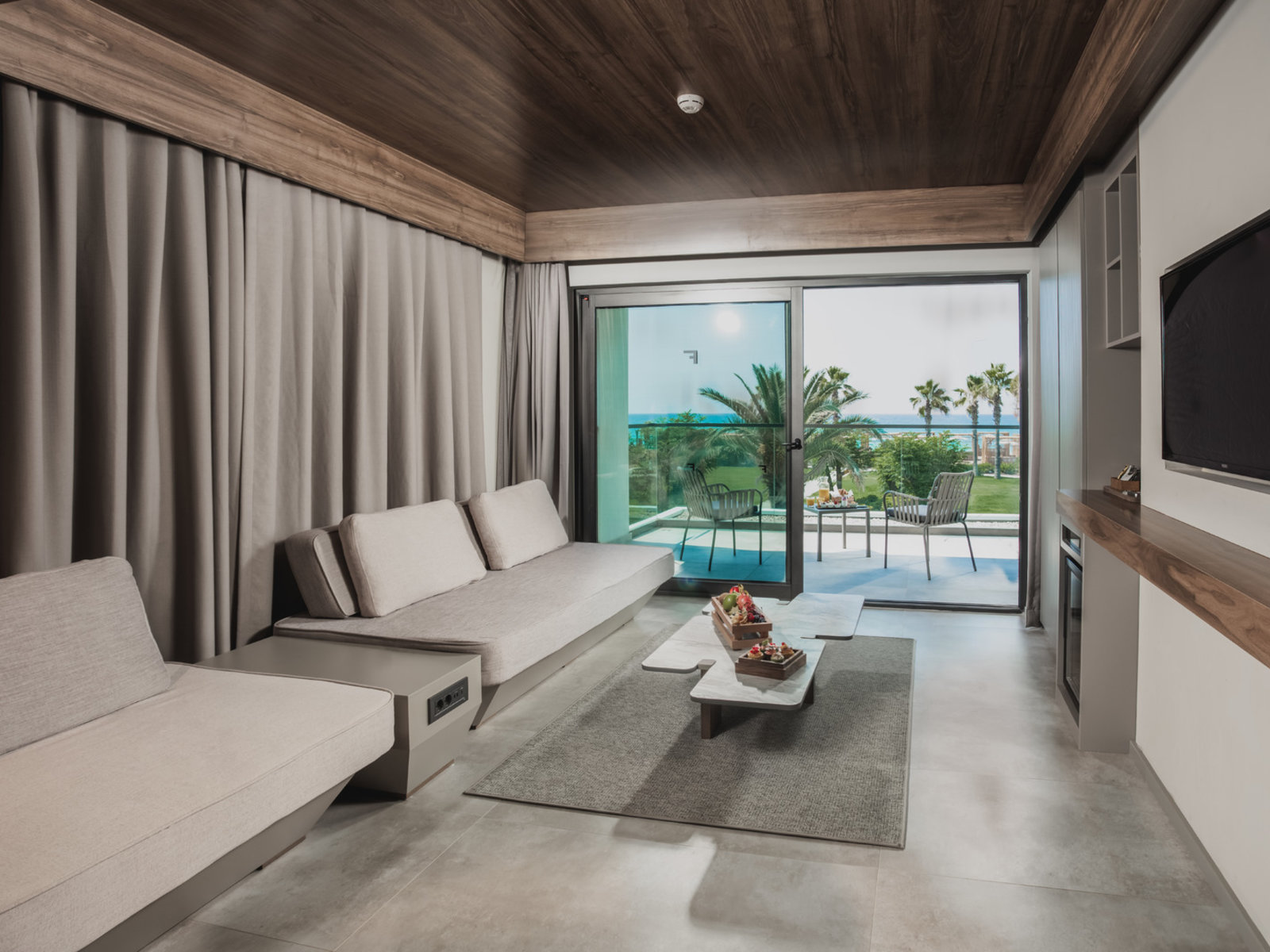 023 - PALOMA Finesse Side.jpg