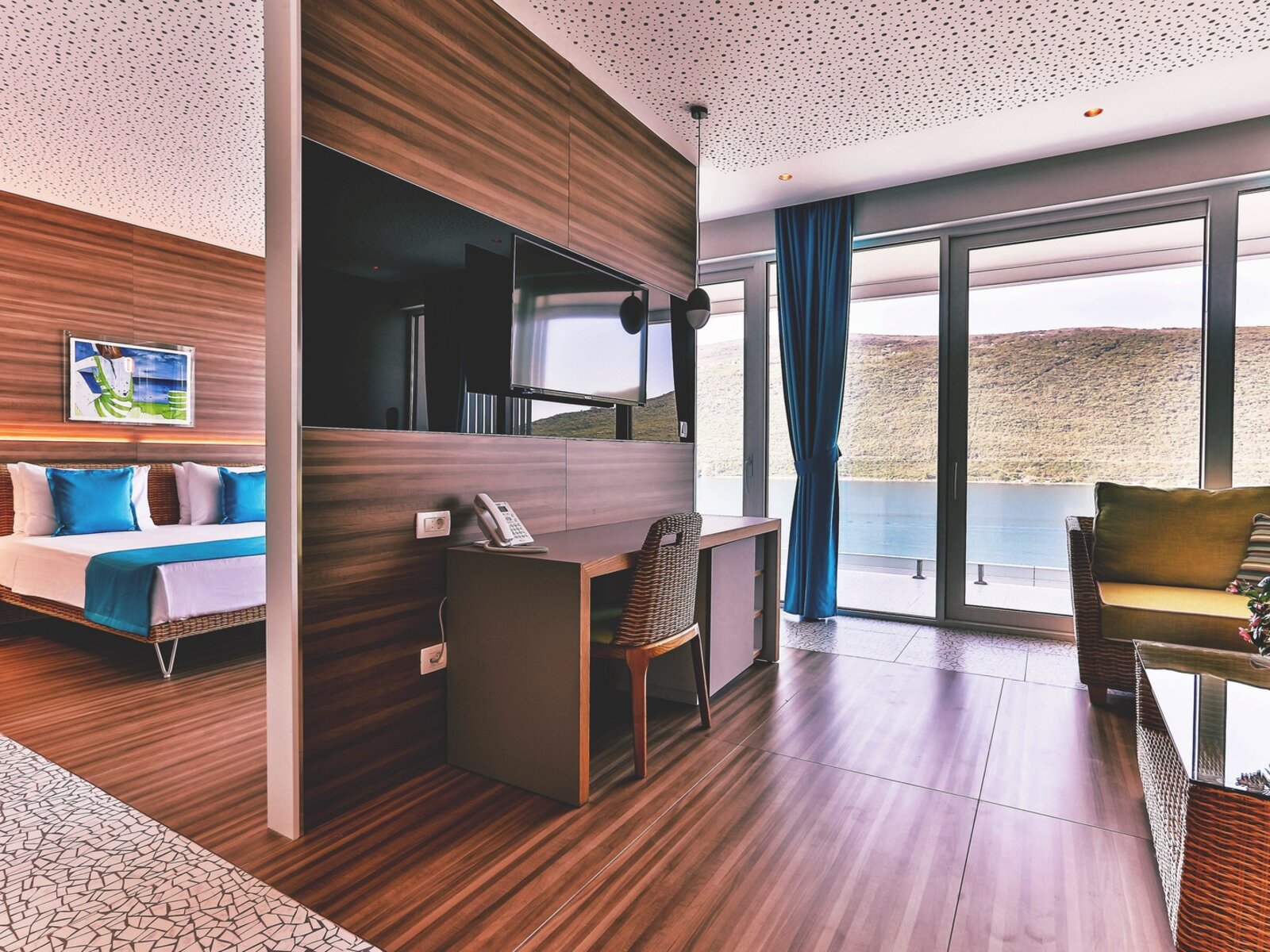 020 - Carine Hotel Kumbor .jpg