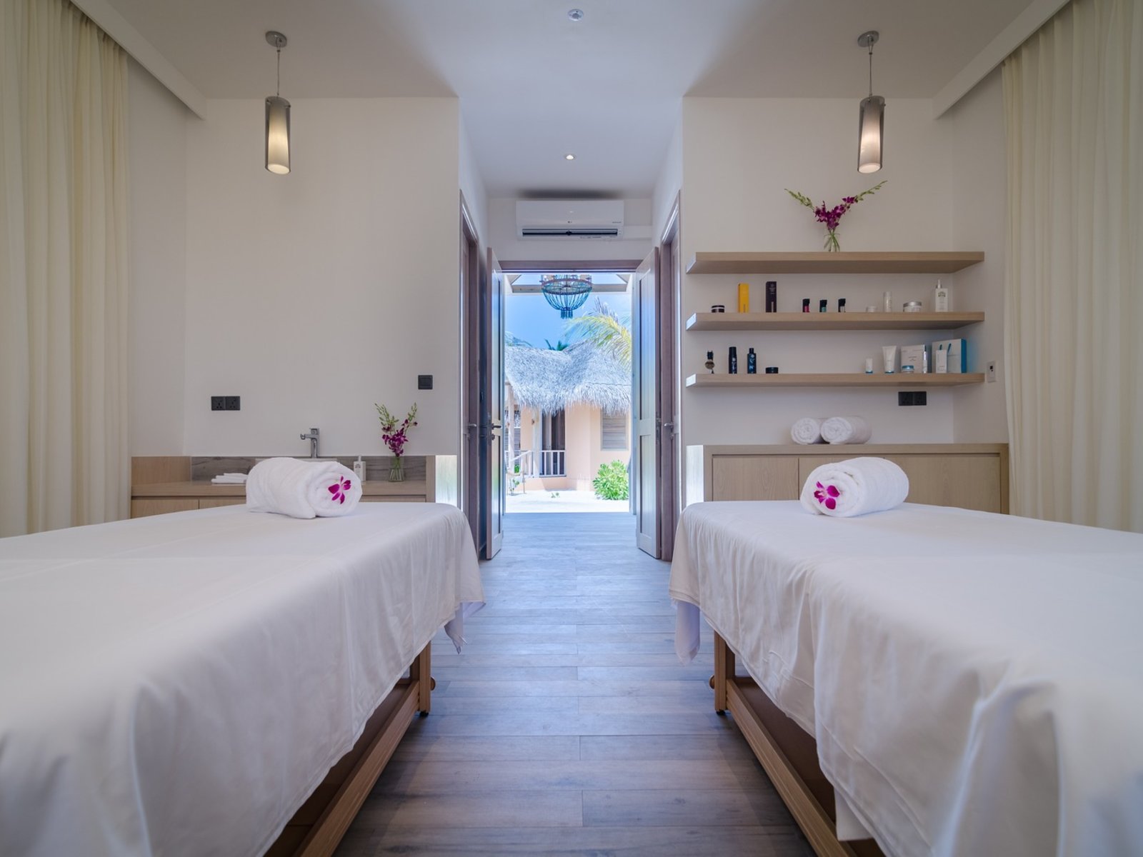 025 - Finolhu Resort.jpg