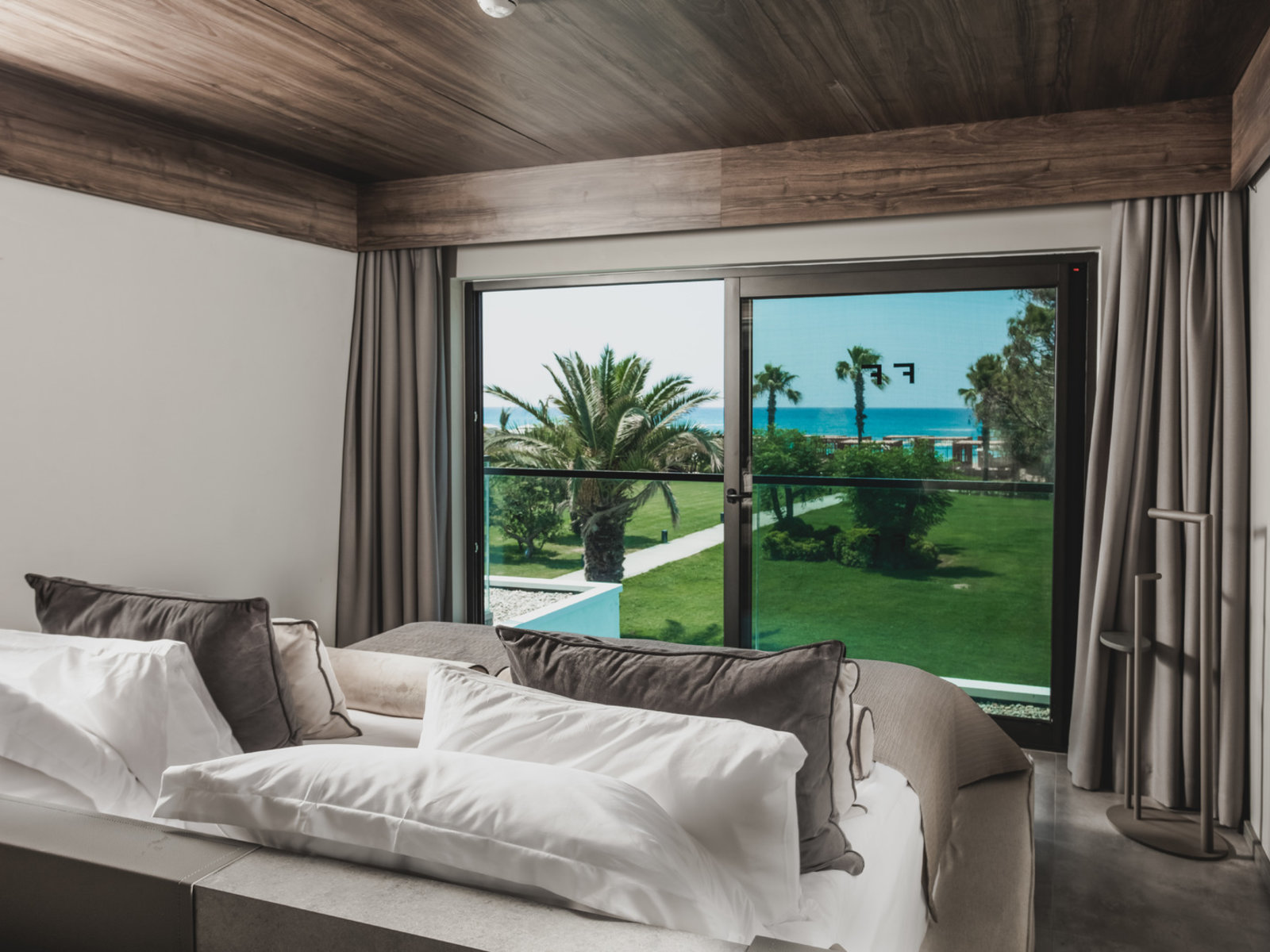 020 - PALOMA Finesse Side.jpg