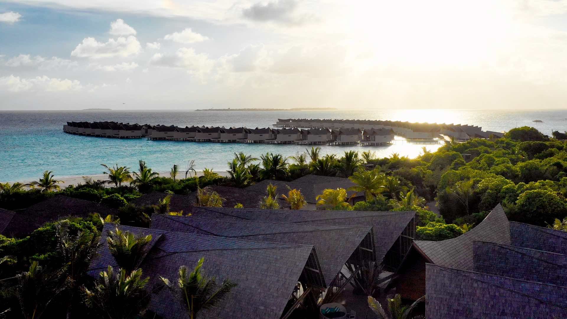 035 - Mövenpick Resort & Spa Kuredhivaru.jpg