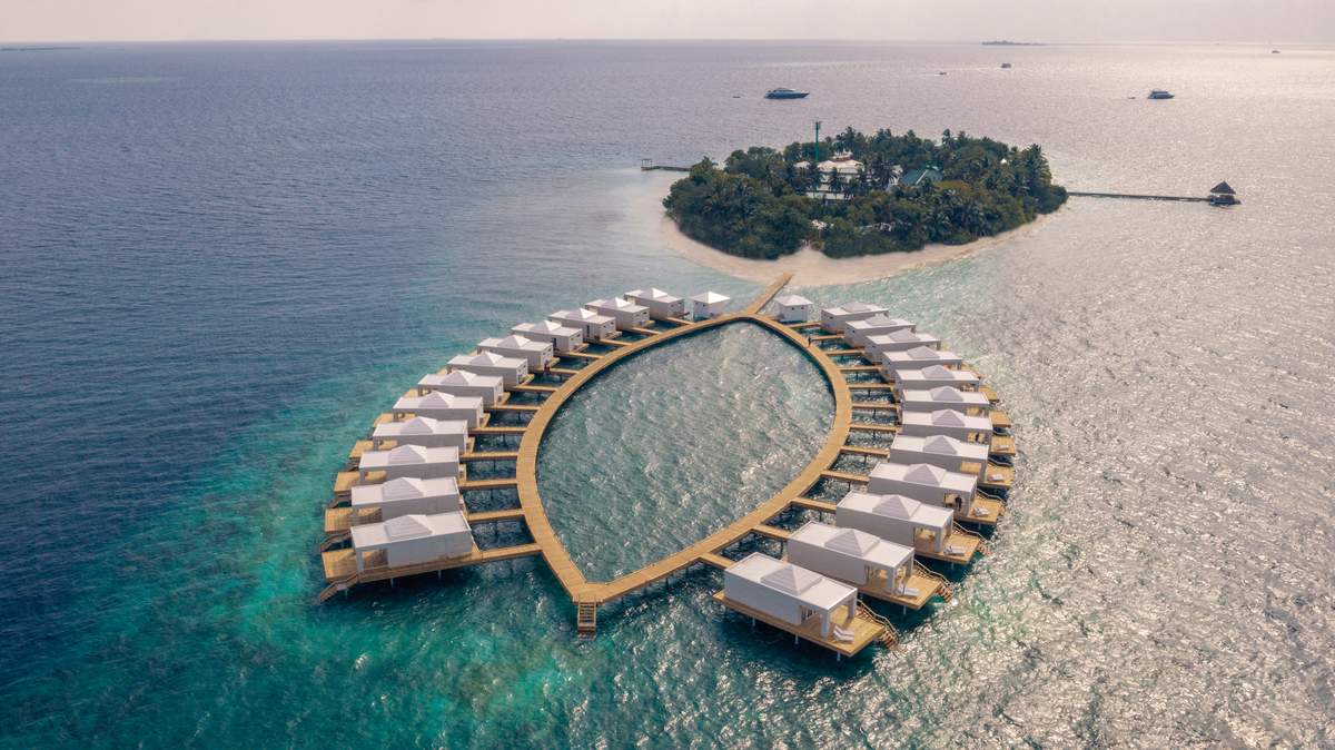 003 - Sandies Bathala.jpg