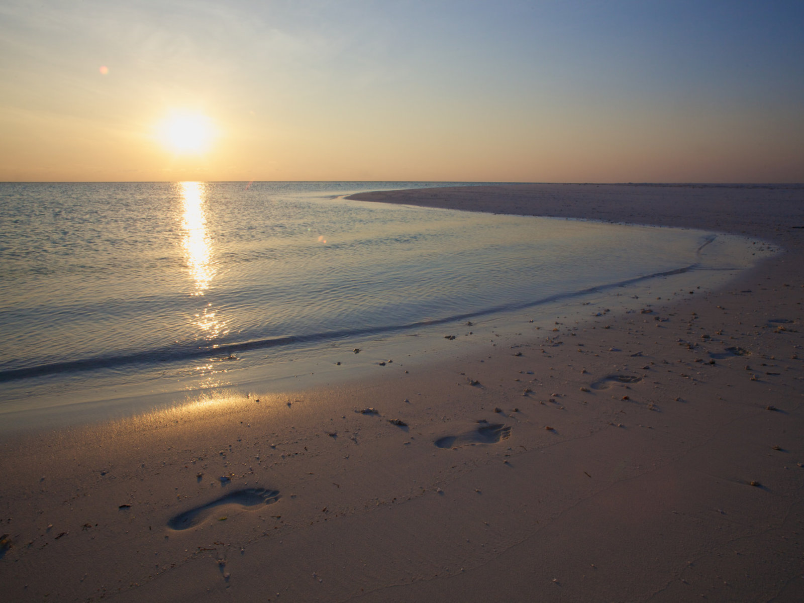 004 - Innahura Maldives Resort.jpg